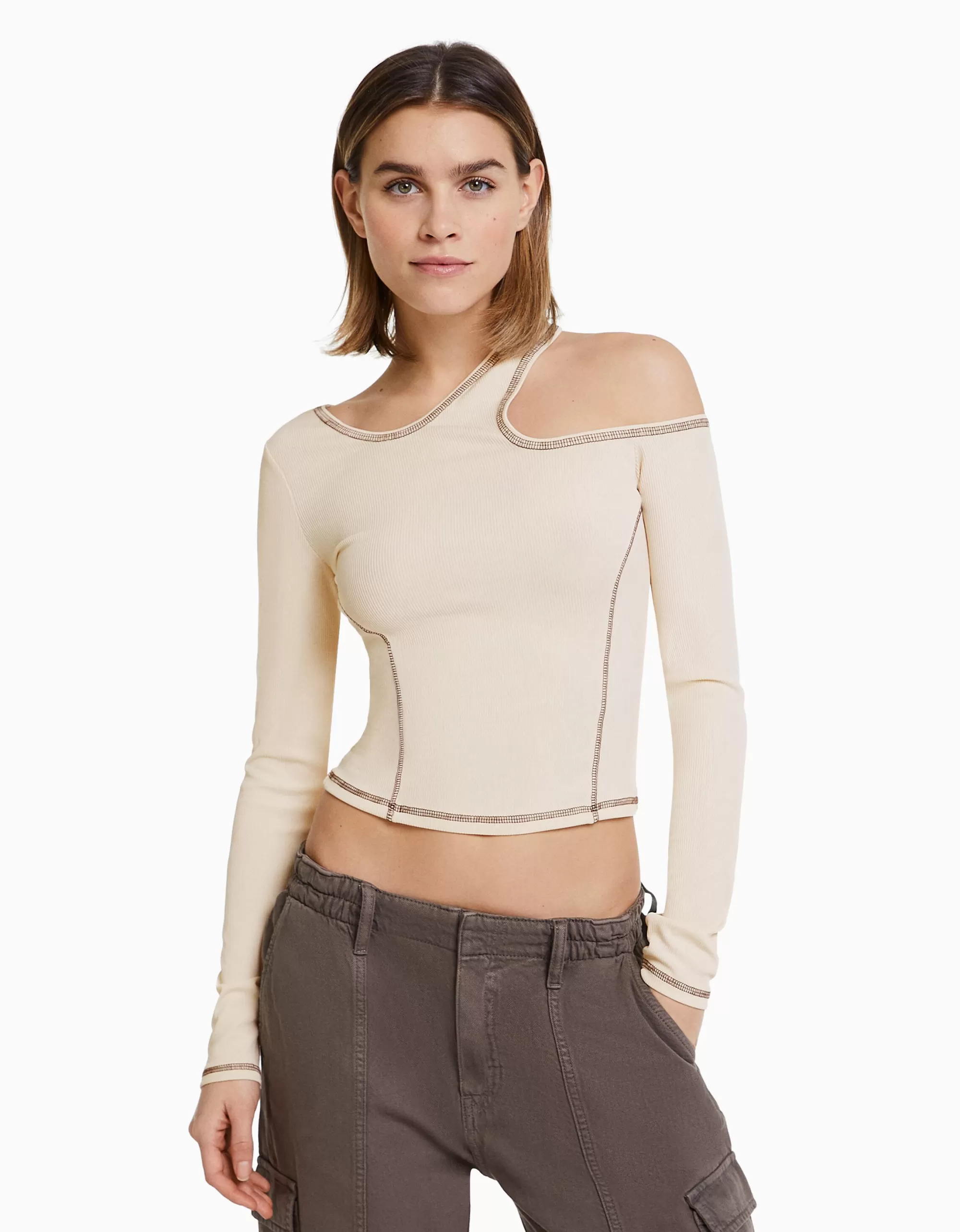 MUJER BERSHKA Camiseta manga larga ajustada hilo contraste