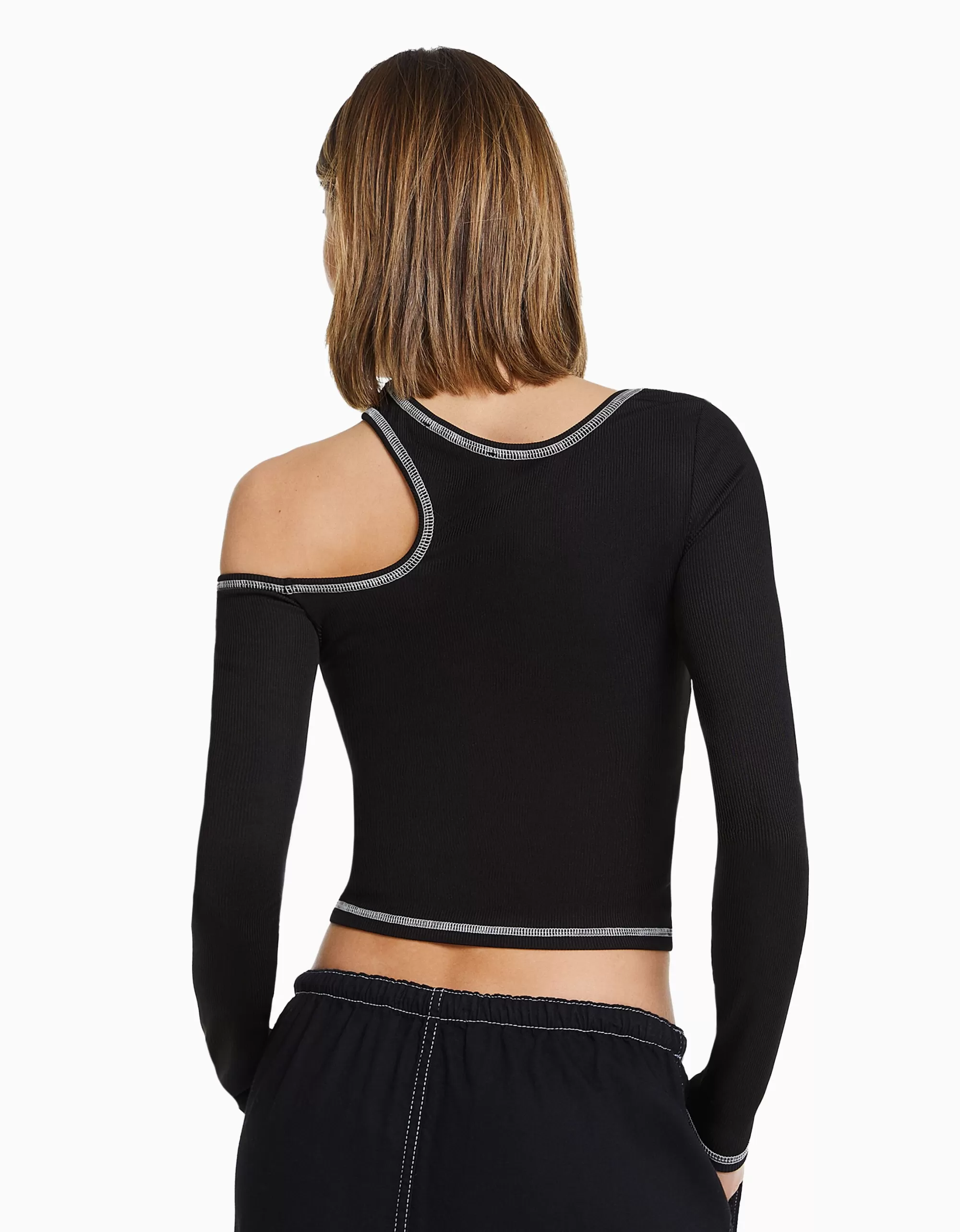 MUJER BERSHKA Camiseta manga larga ajustada hilo contraste