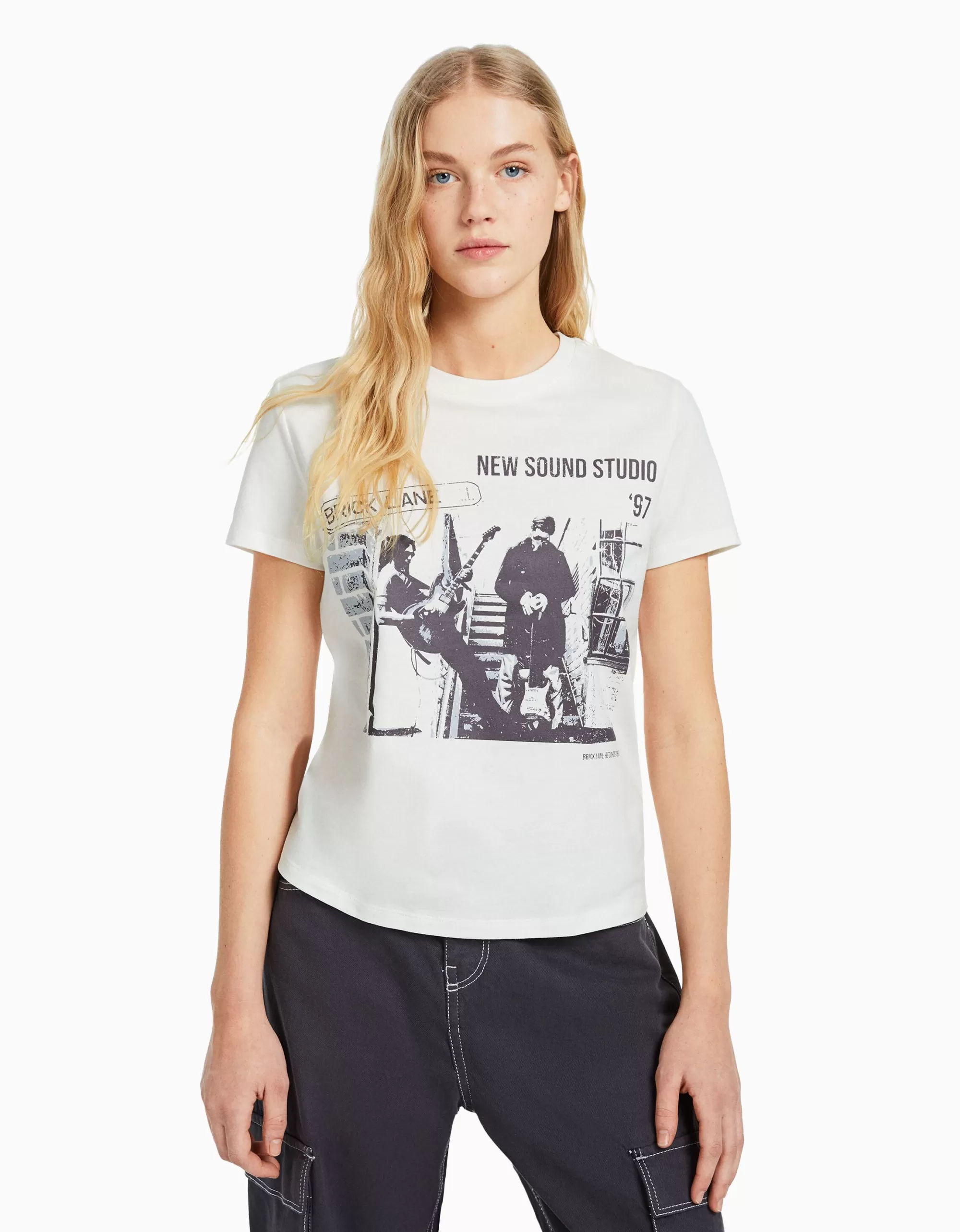 MUJER BERSHKA Camiseta regular print gráfico