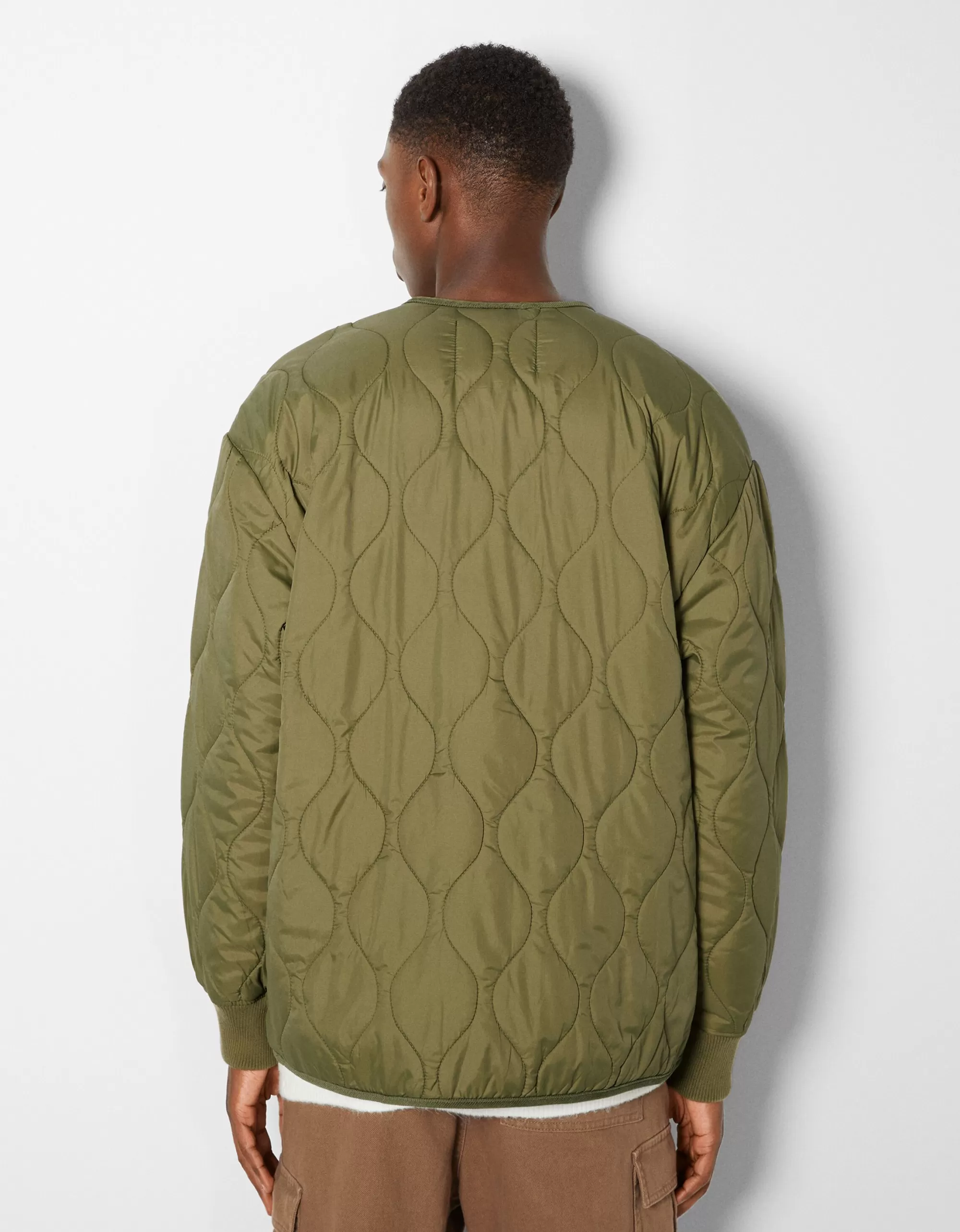 HOMBRE BERSHKA Cazadora acolchada cuello pico