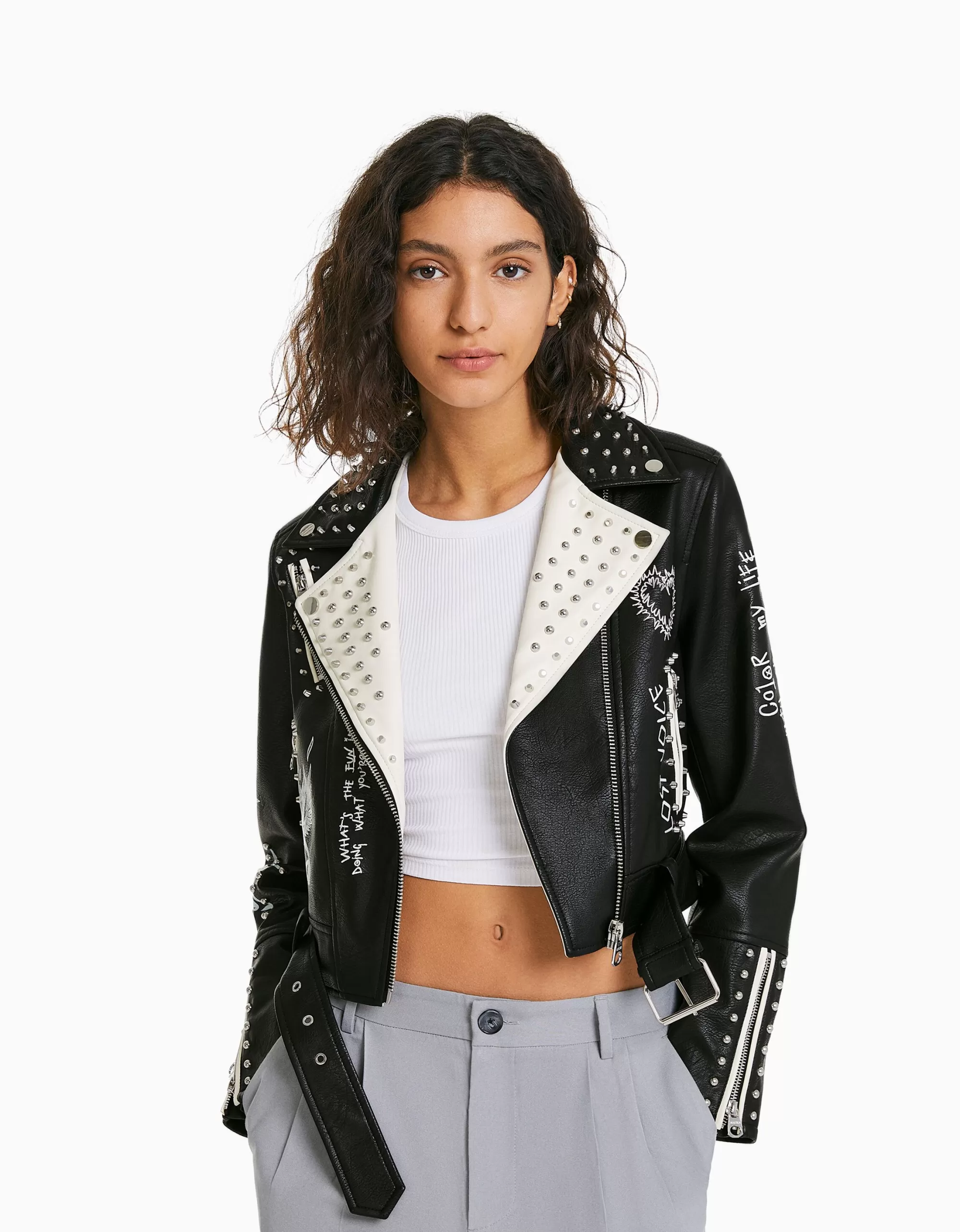 MUJER BERSHKA Cazadora biker efecto piel tachas