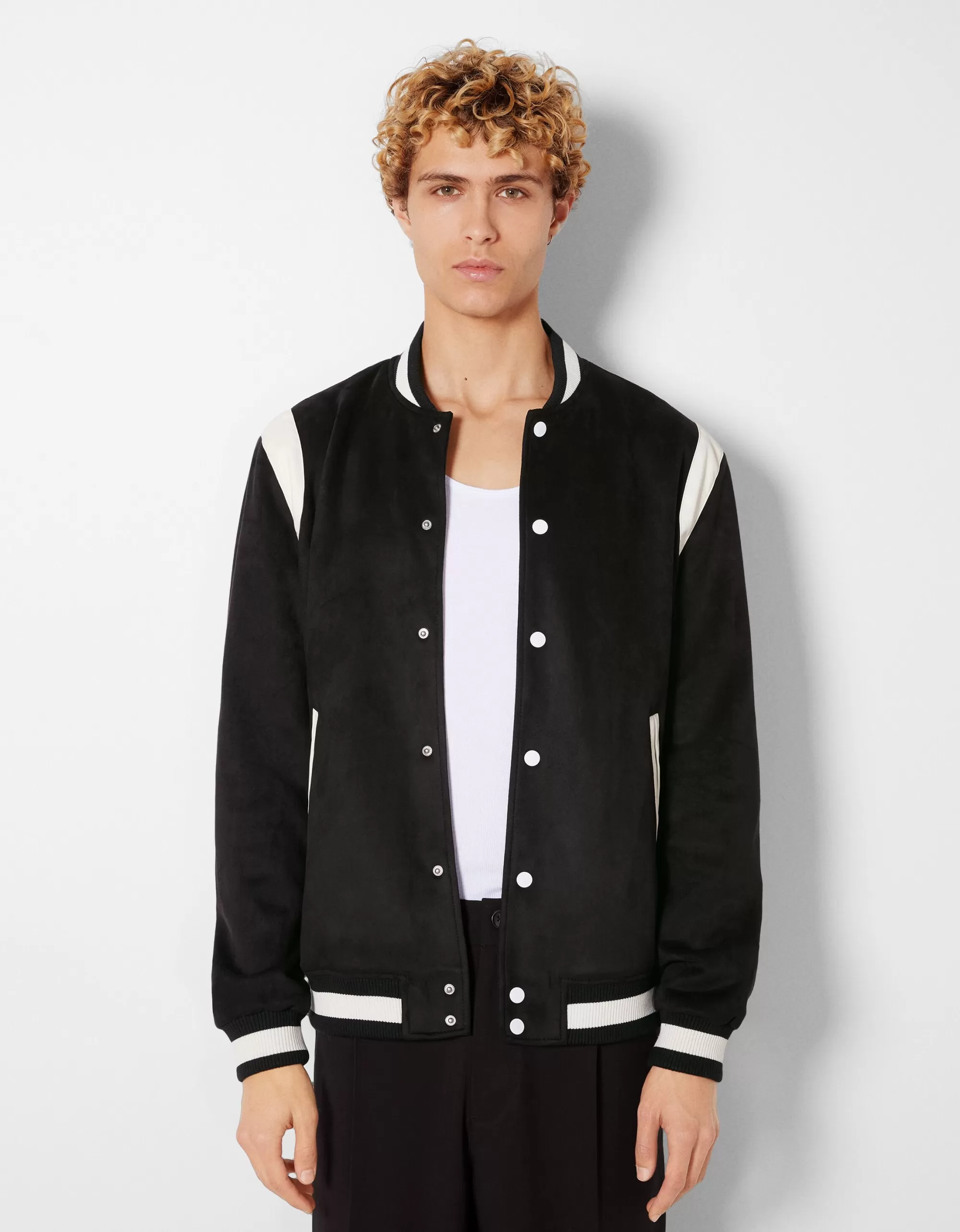 HOMBRE BERSHKA Cazadora efecto ante detalle polipiel