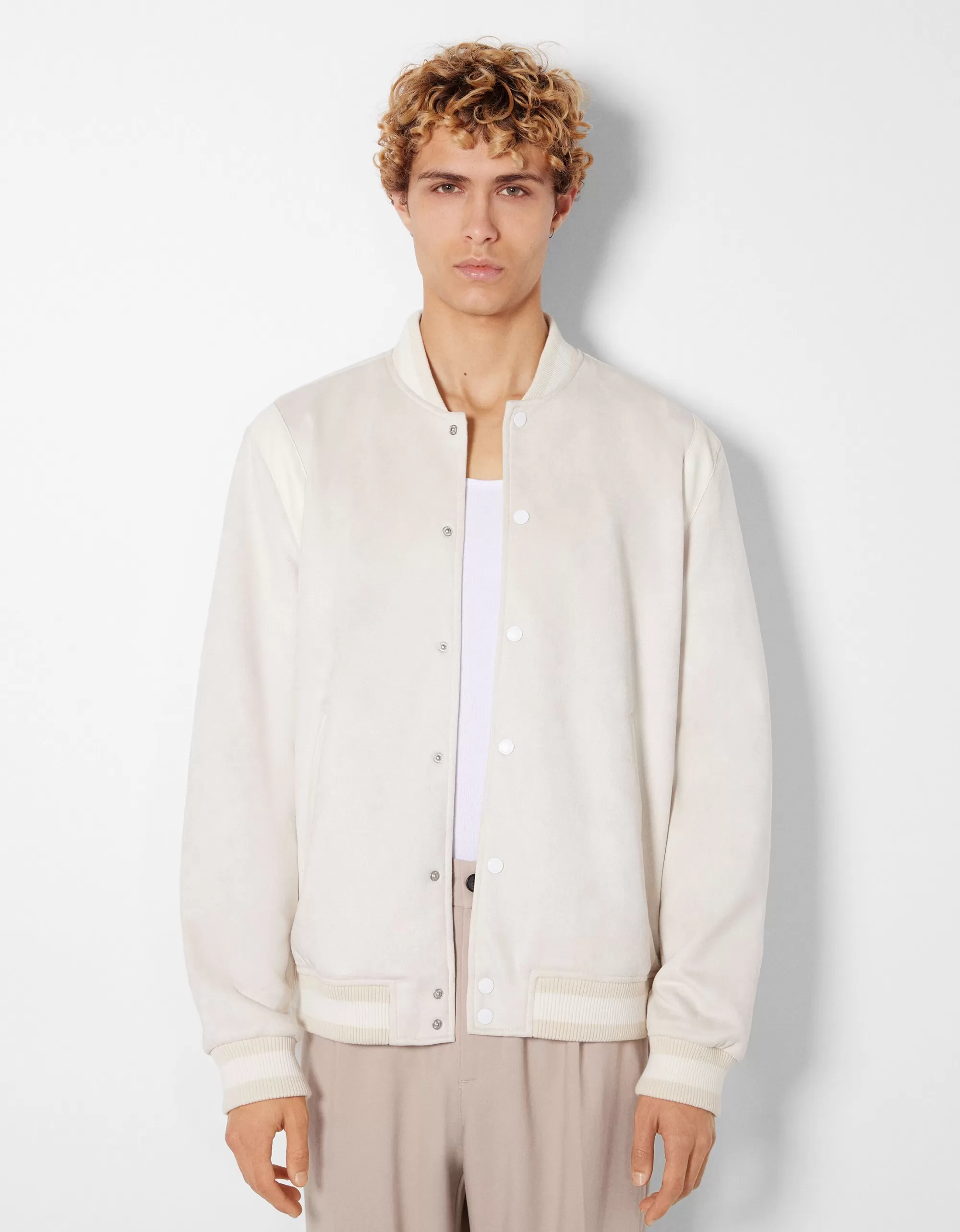 HOMBRE BERSHKA Cazadora efecto ante detalle polipiel
