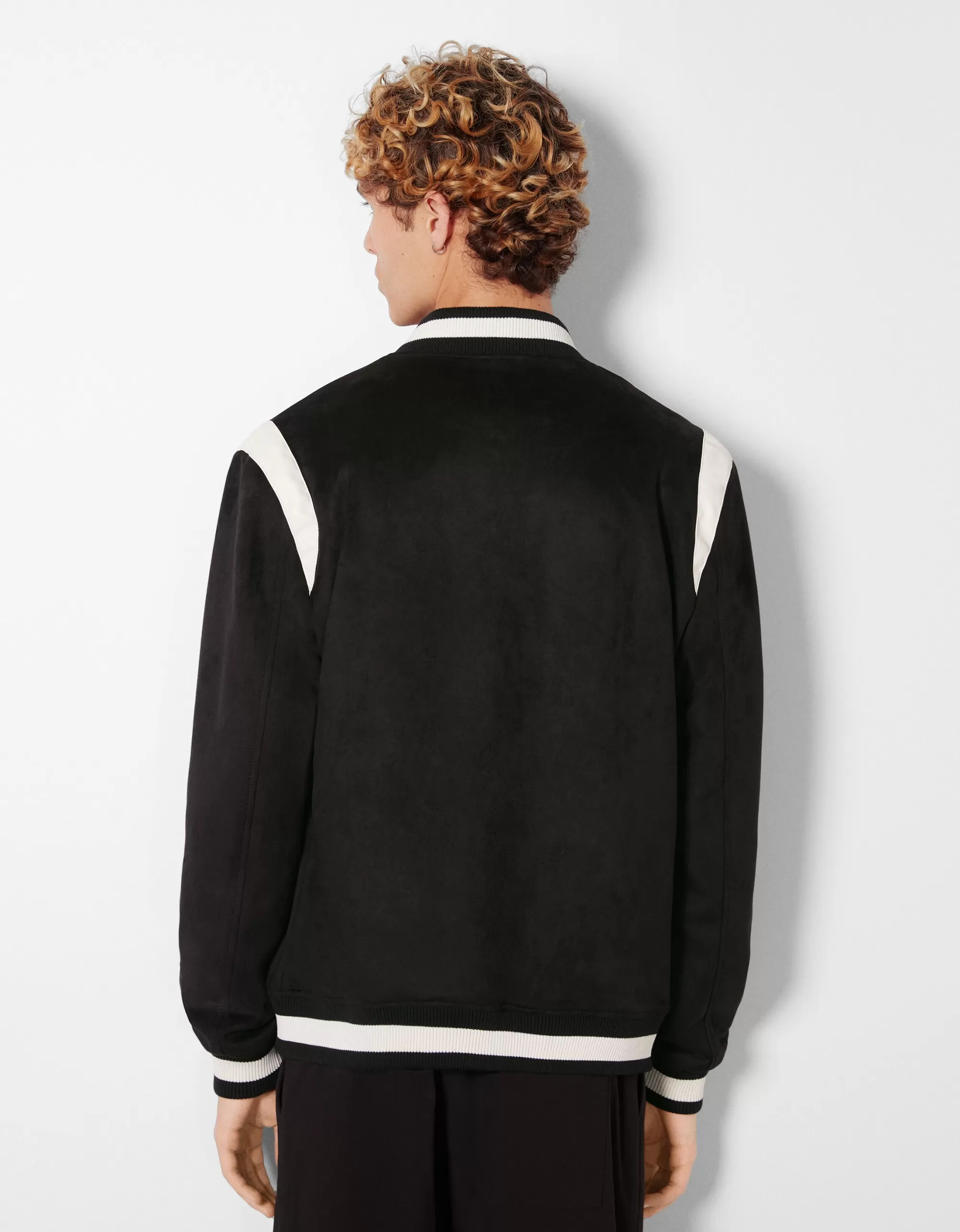 HOMBRE BERSHKA Cazadora efecto ante detalle polipiel