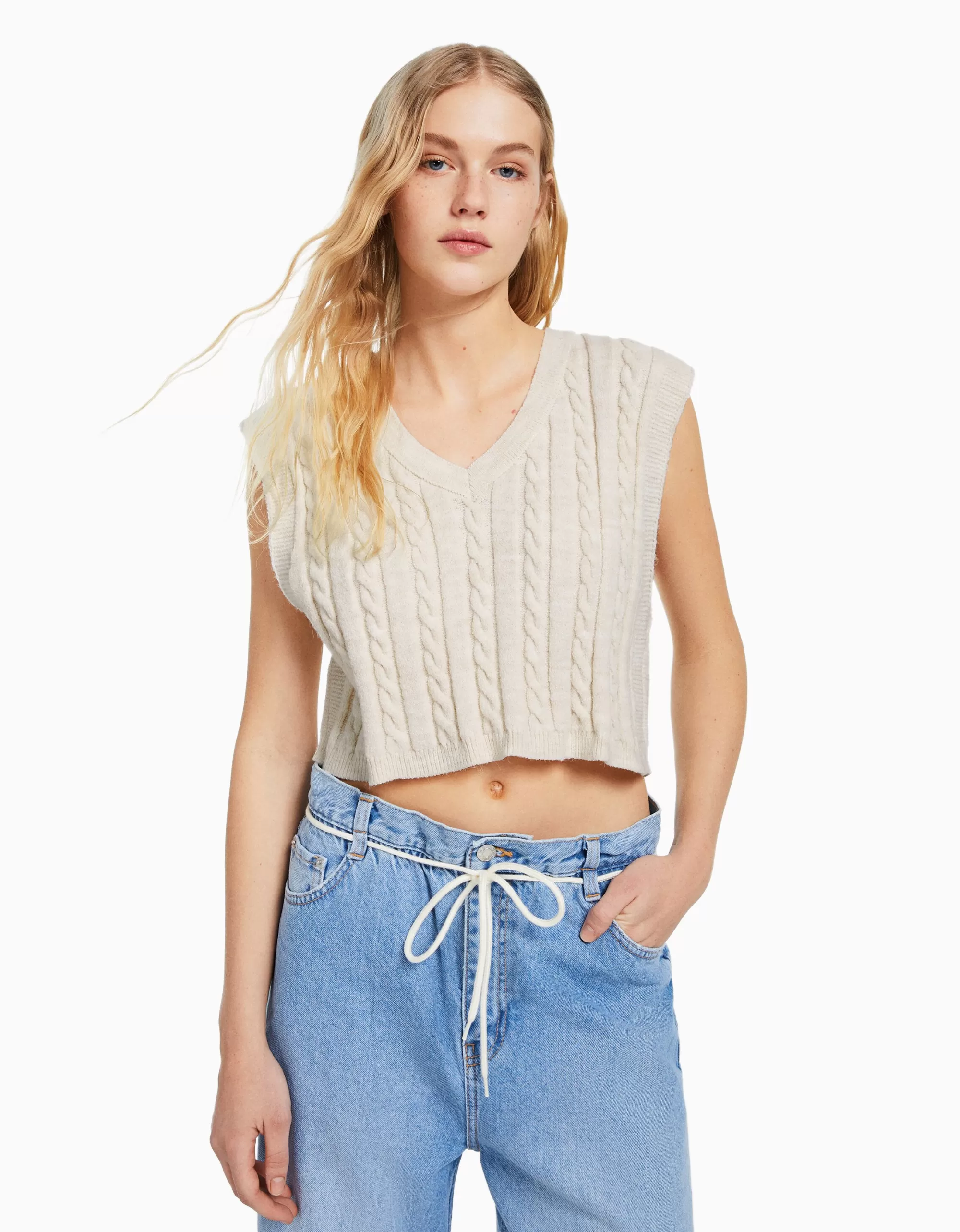 MUJER BERSHKA Chaleco punto cuello pico