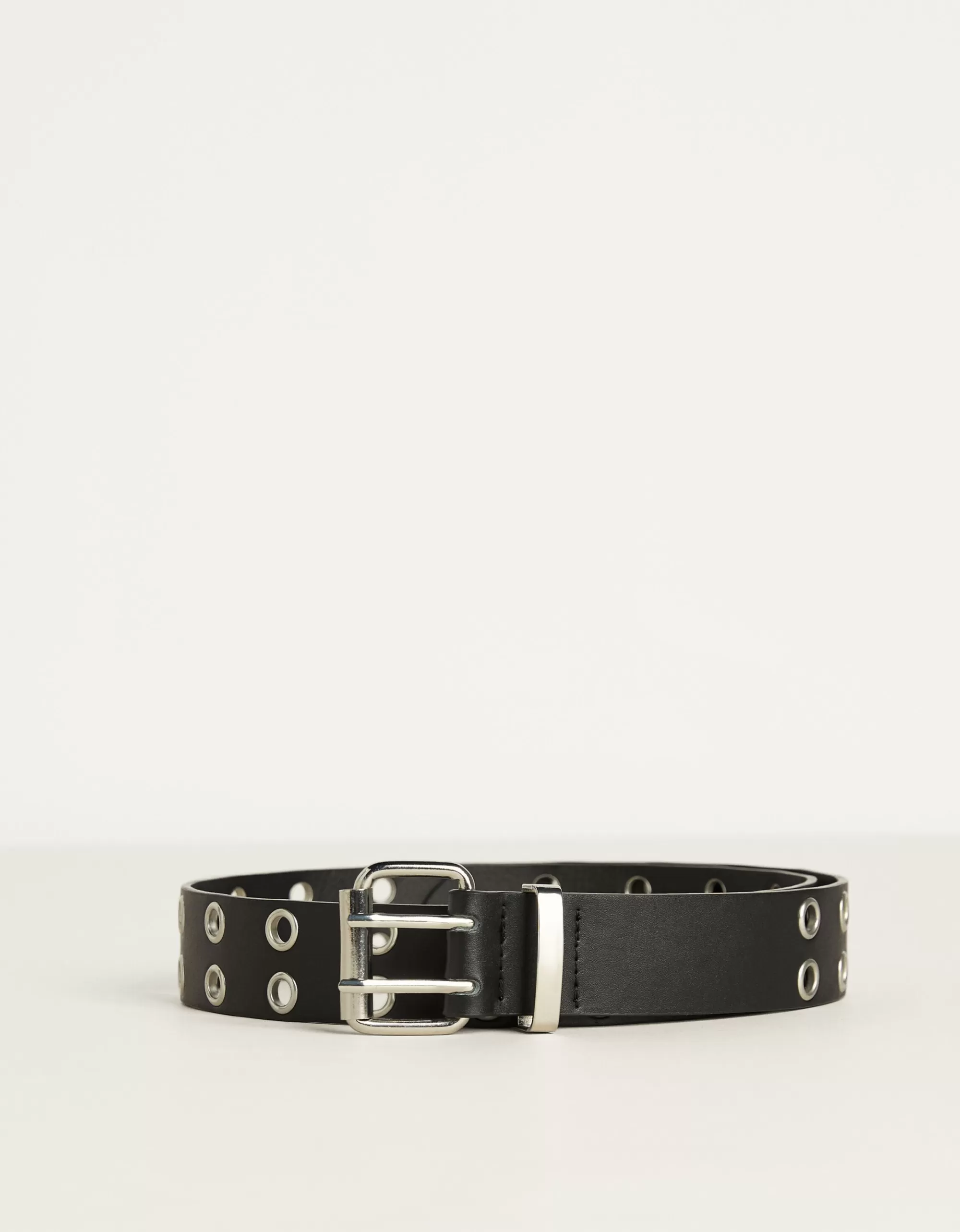 MUJER BERSHKA Cinturón con eyelets metálicos