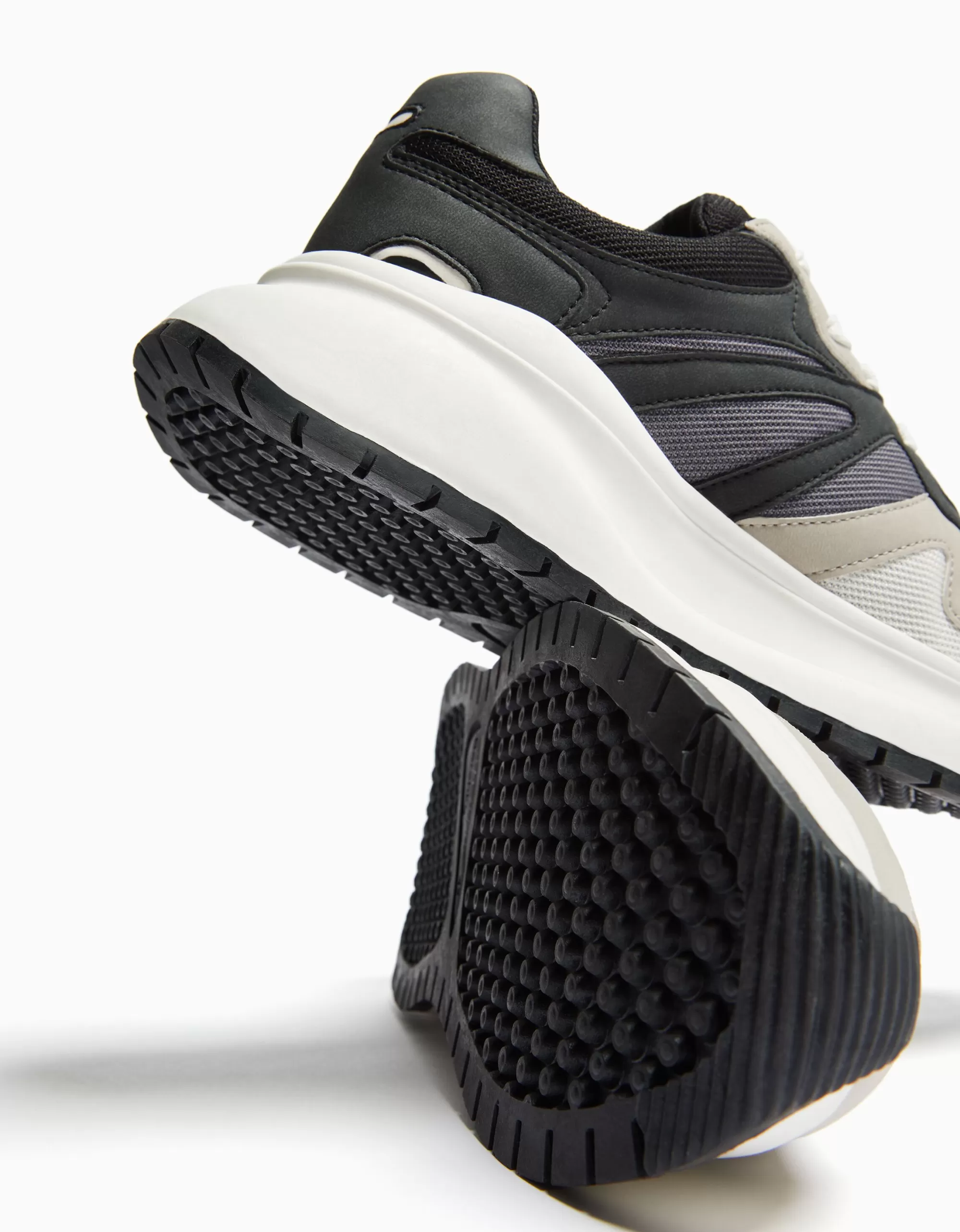 MUJER BERSHKA Deportivas con rejilla suela volumen hombre