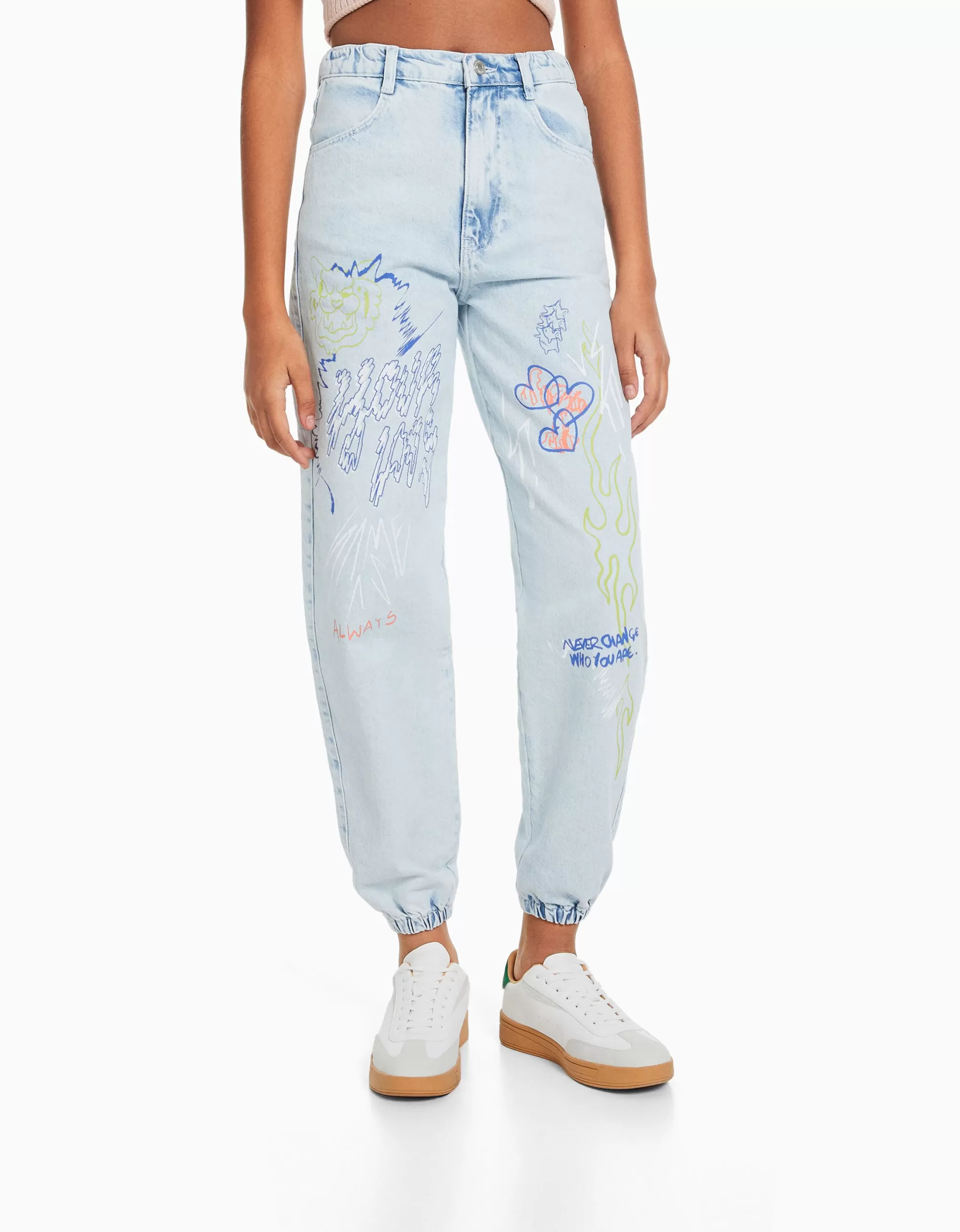 MUJER BERSHKA Jeans jogger grafiti