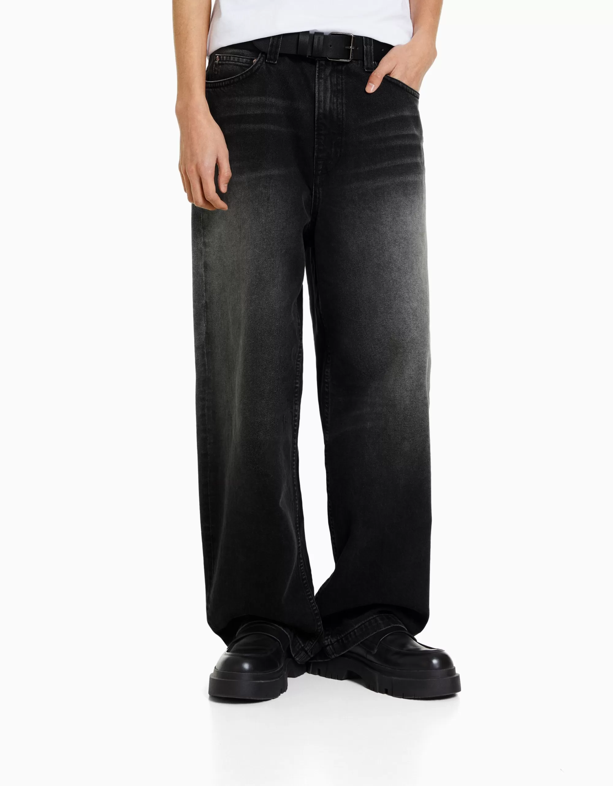 HOMBRE BERSHKA Jeans super baggy efecto desgastado