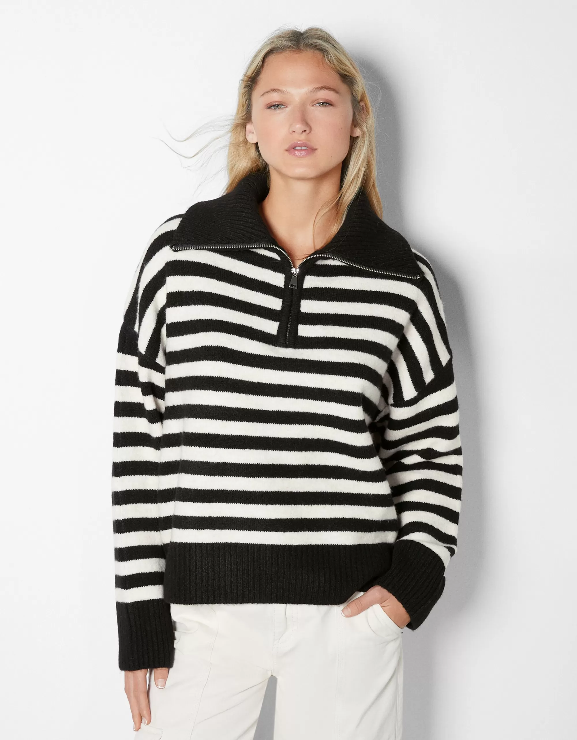 MUJER BERSHKA Jersey cuello alto cremallera