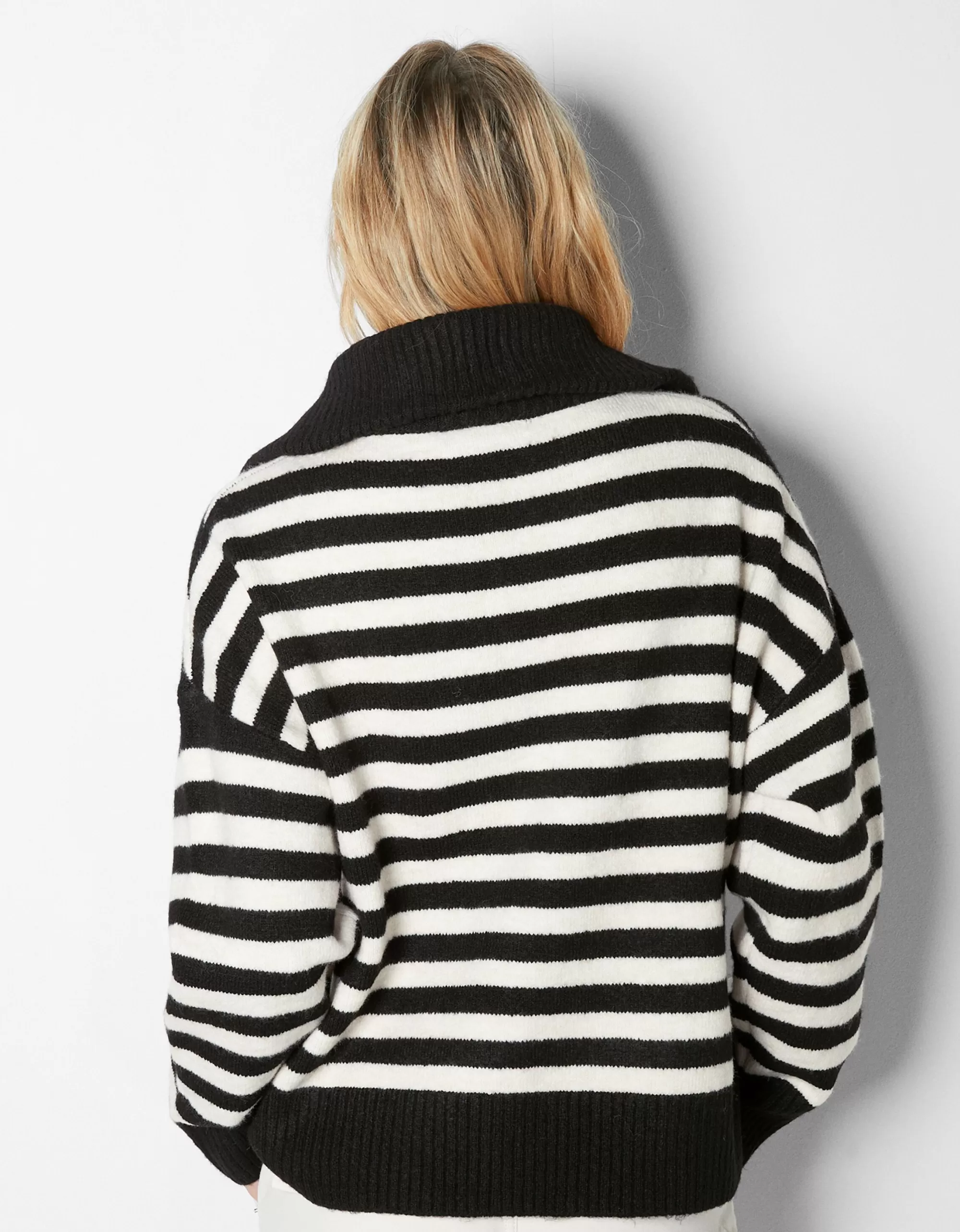 MUJER BERSHKA Jersey cuello alto cremallera
