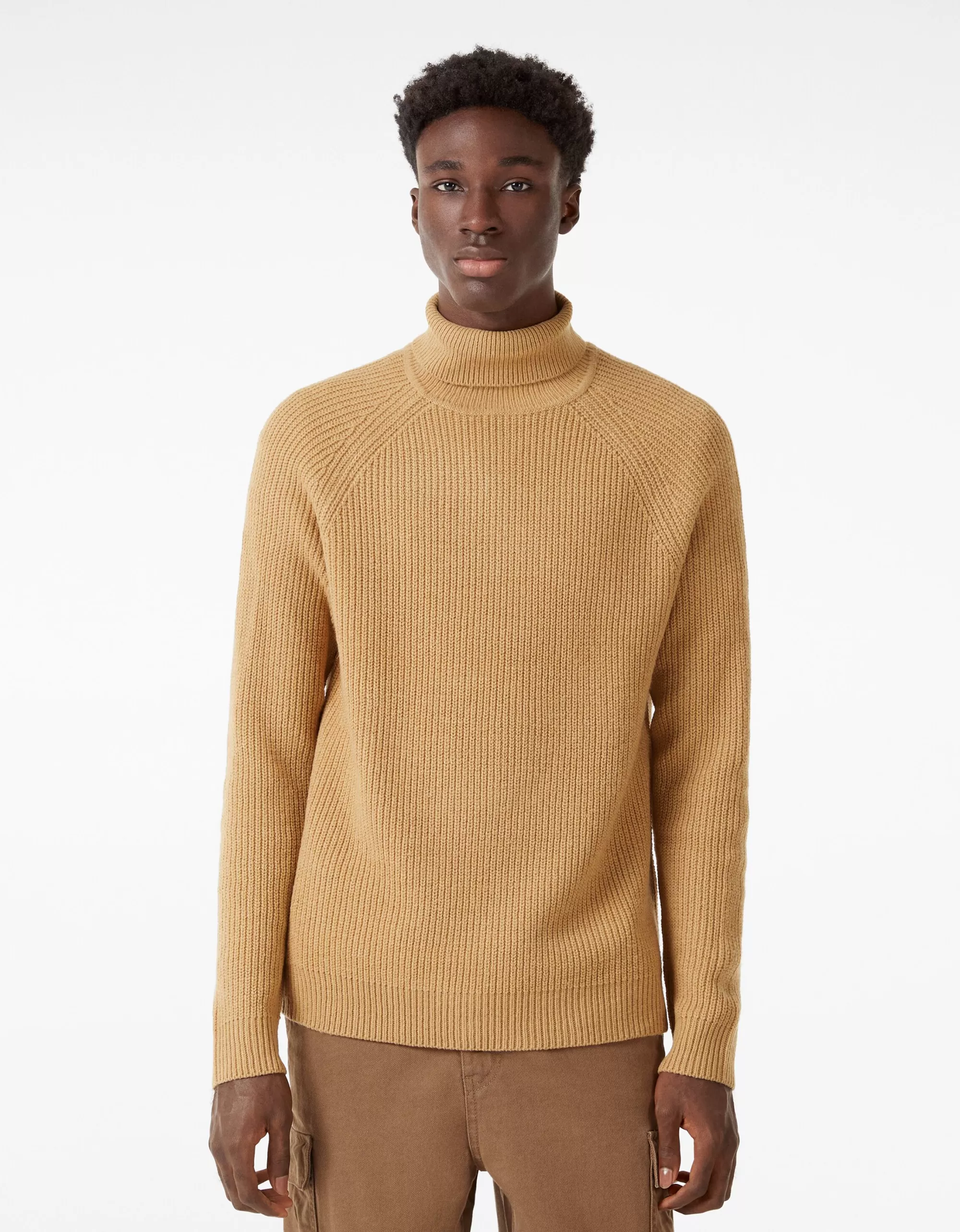 HOMBRE BERSHKA Jersey cuello alto grueso