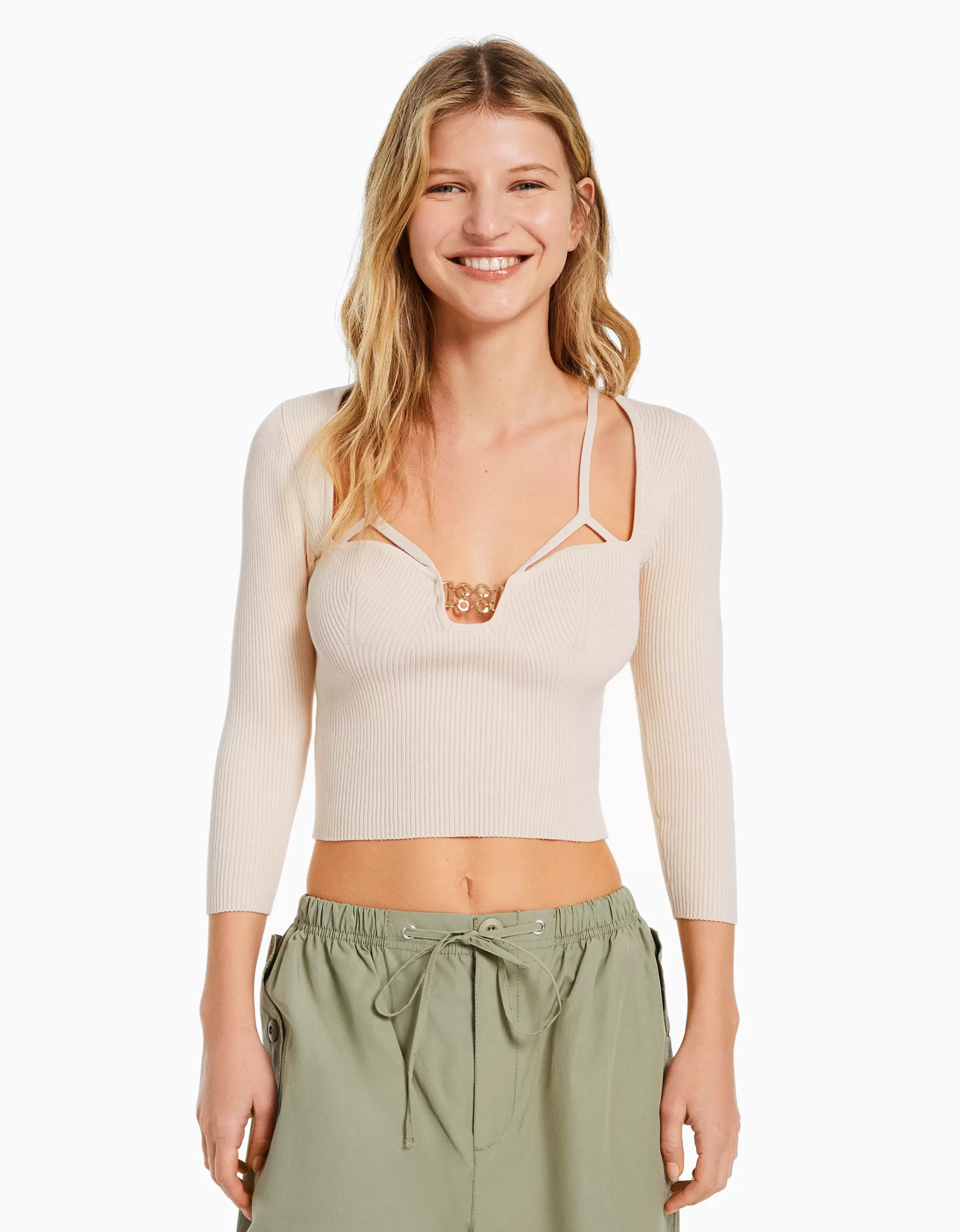 MUJER BERSHKA Jersey escote detalle pedrería