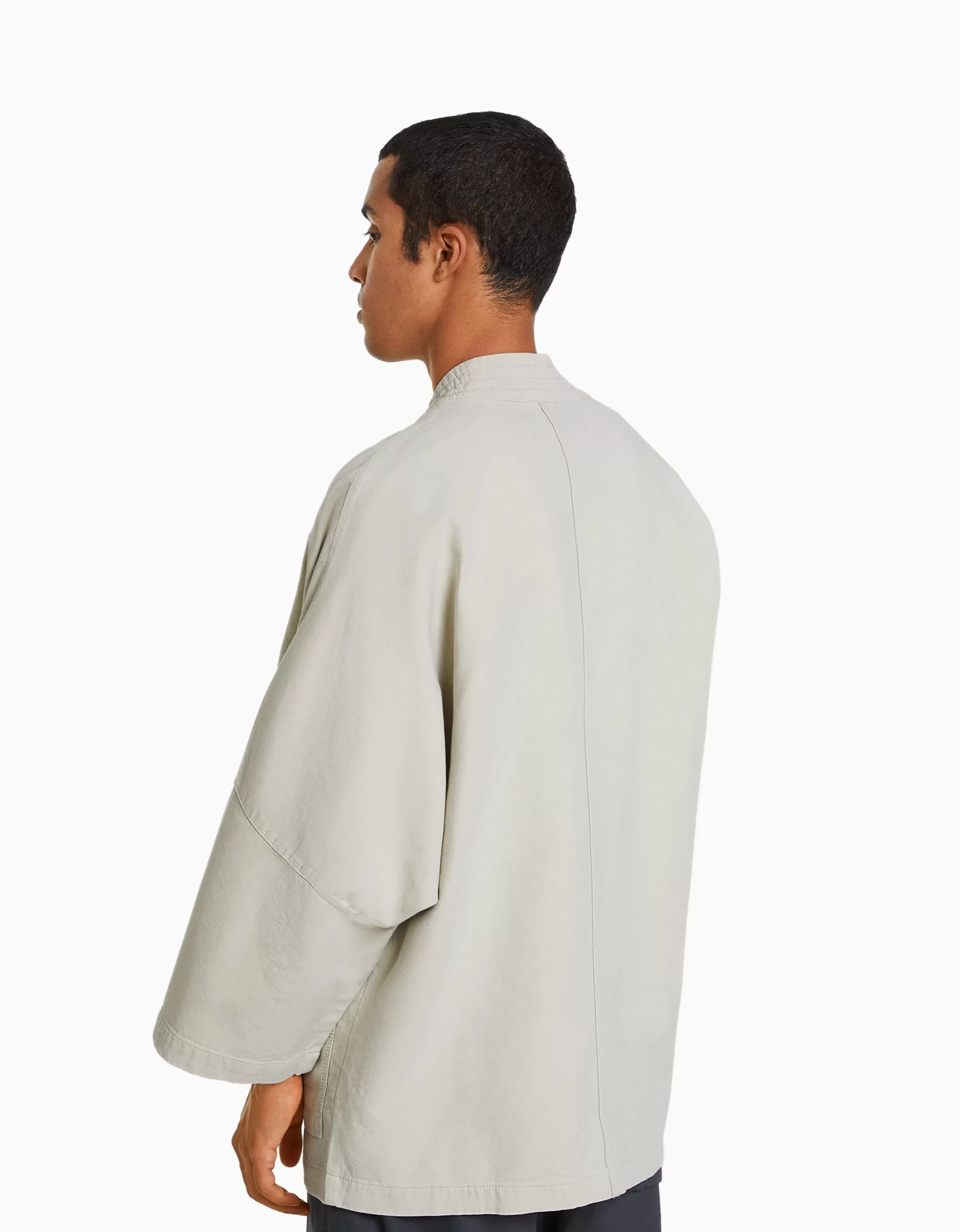 HOMBRE BERSHKA Kimono manga larga bolsillos