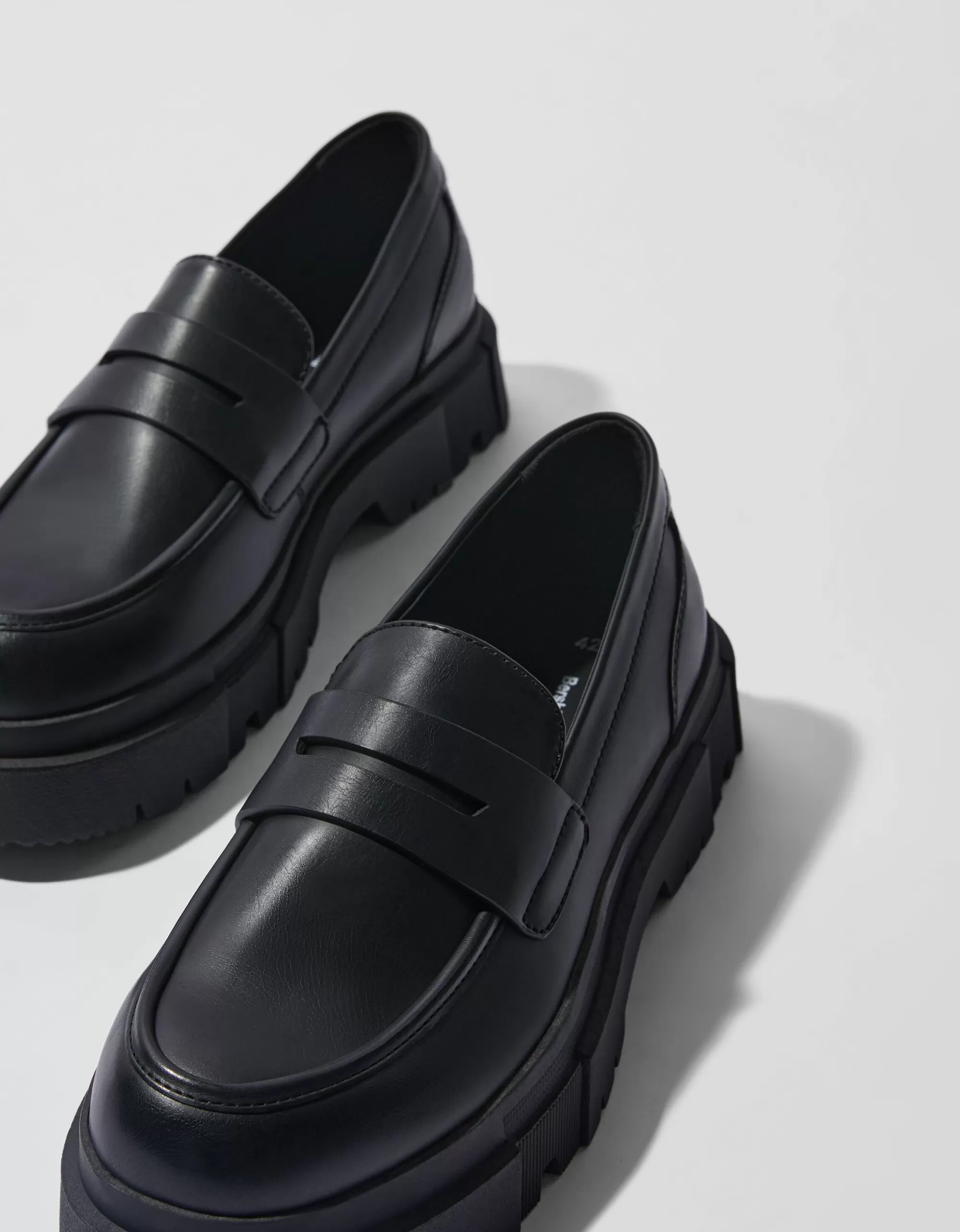 HOMBRE BERSHKA Mocasín suela track hombre