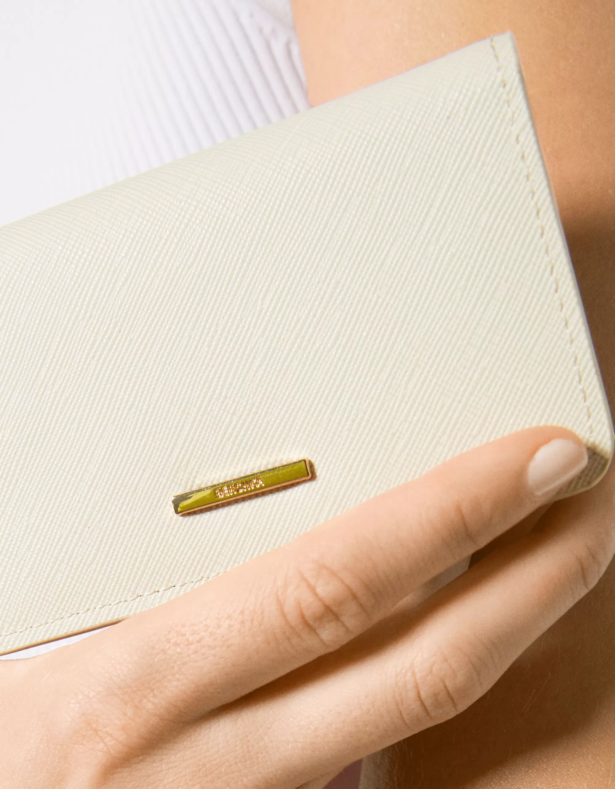 MUJER BERSHKA Monedero liso