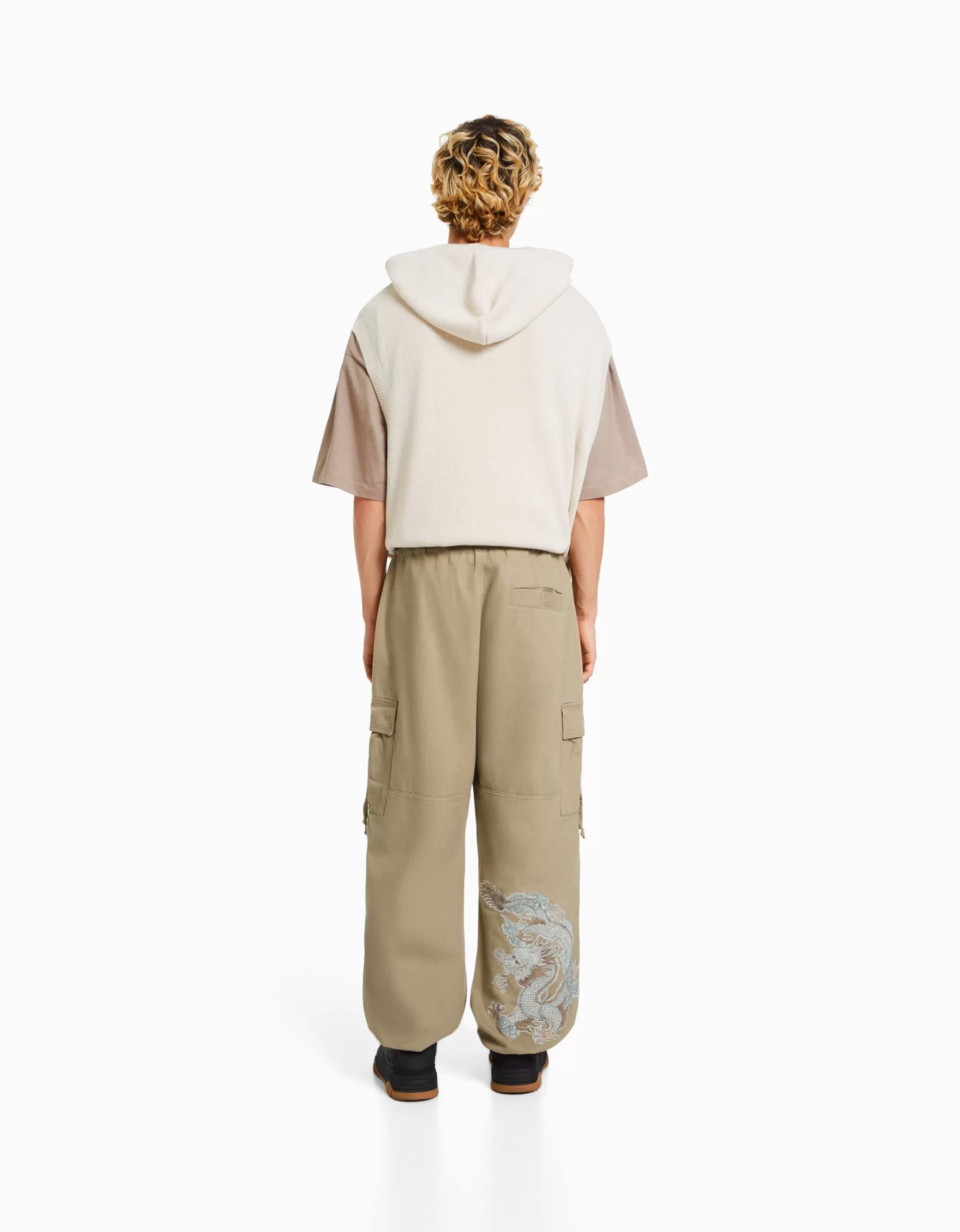 HOMBRE BERSHKA Pantalón jogger algodón bordado