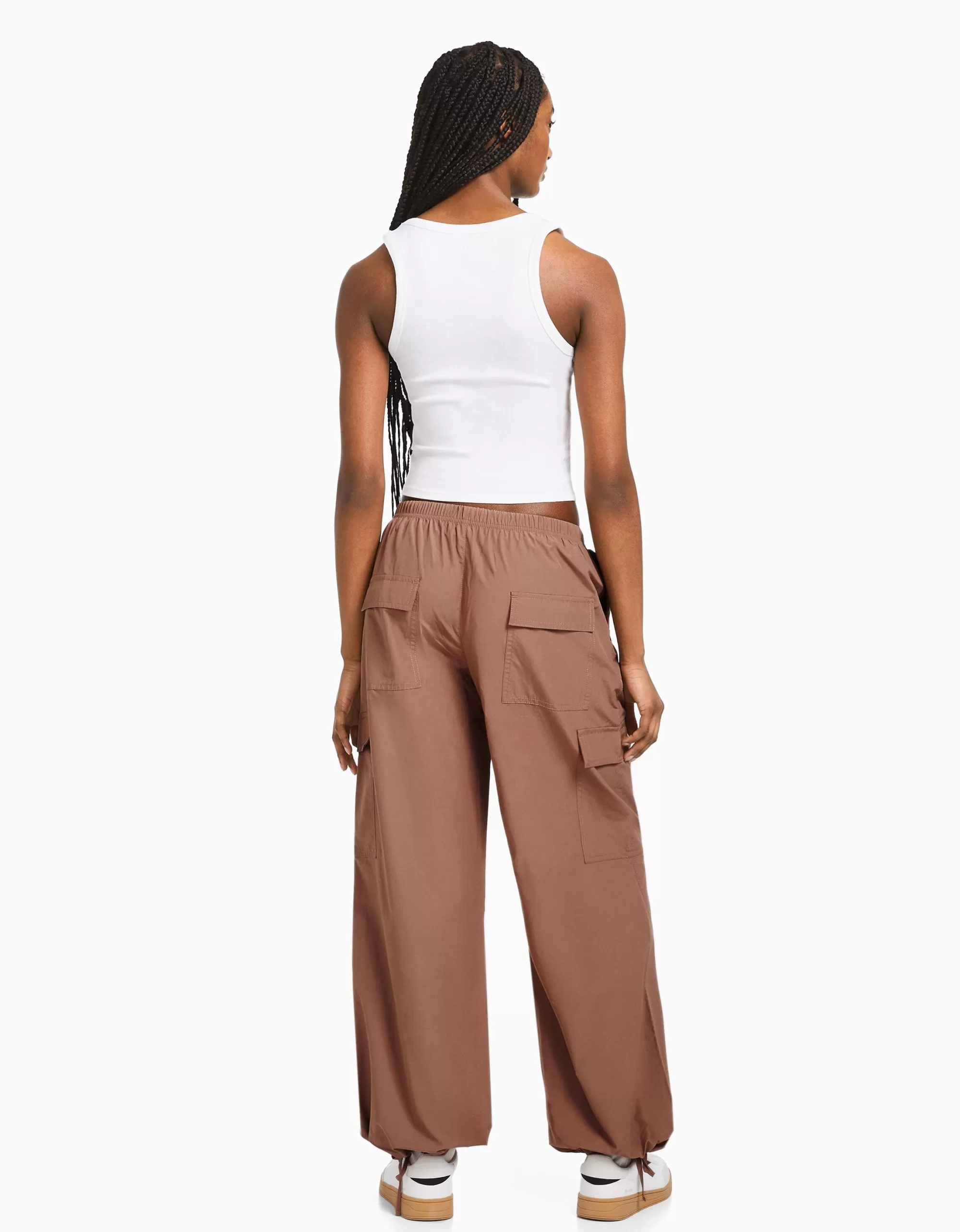 MUJER BERSHKA Pantalón jogger cargo parachute