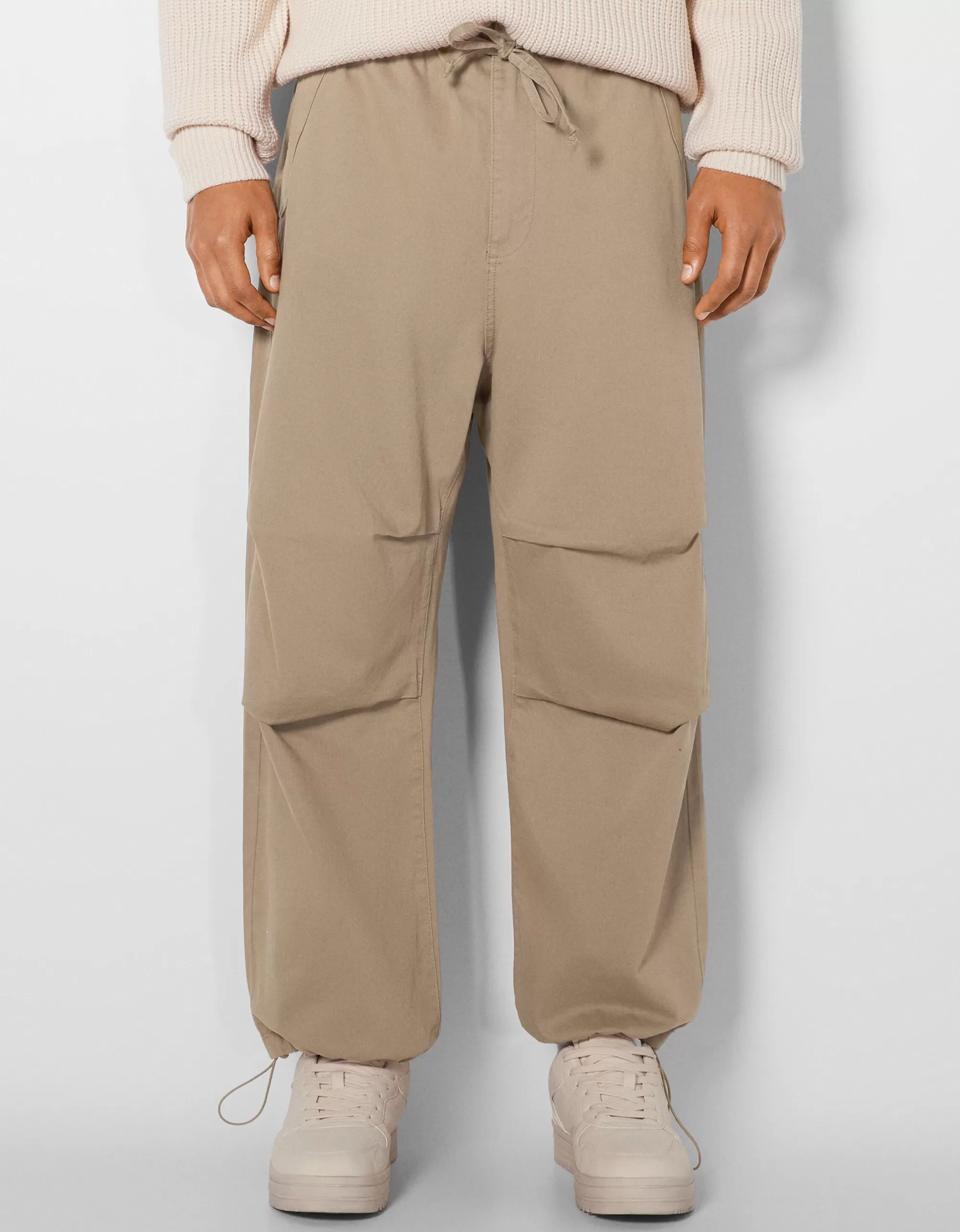 HOMBRE BERSHKA Pantalón parachute algodón