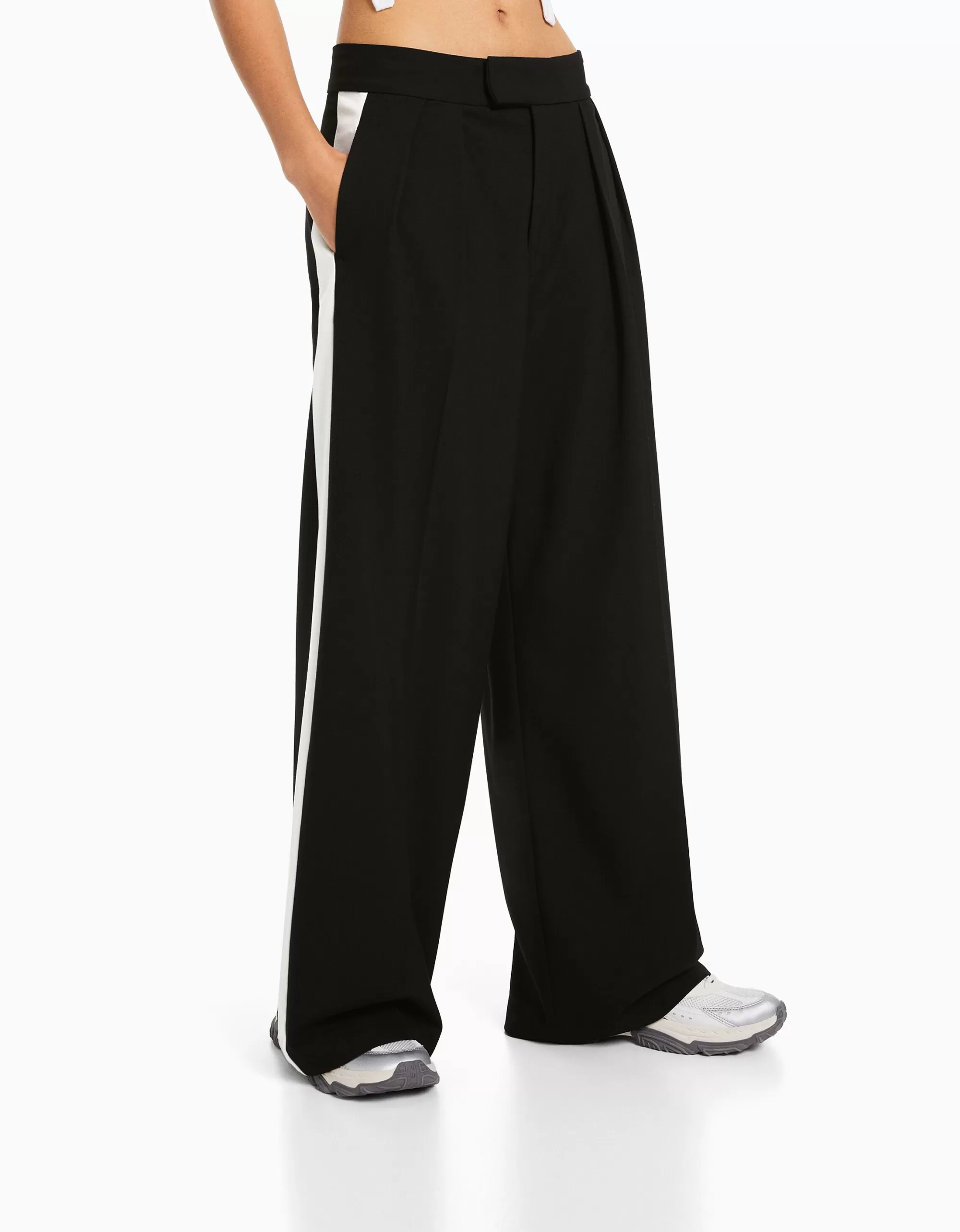 MUJER BERSHKA Pantalón tailoring wide leg banda lateral
