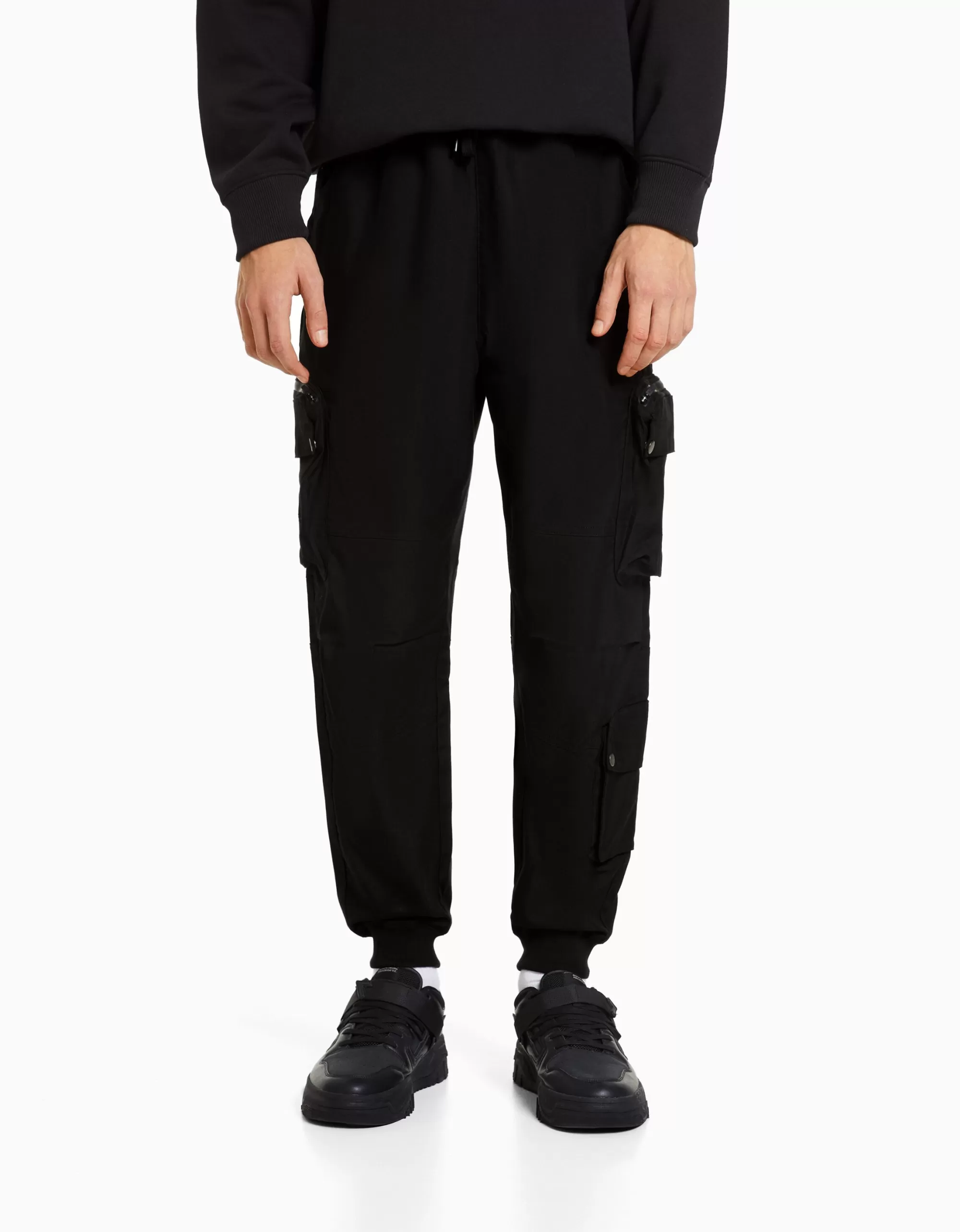 HOMBRE BERSHKA Pantalón técnico jogger multicargo