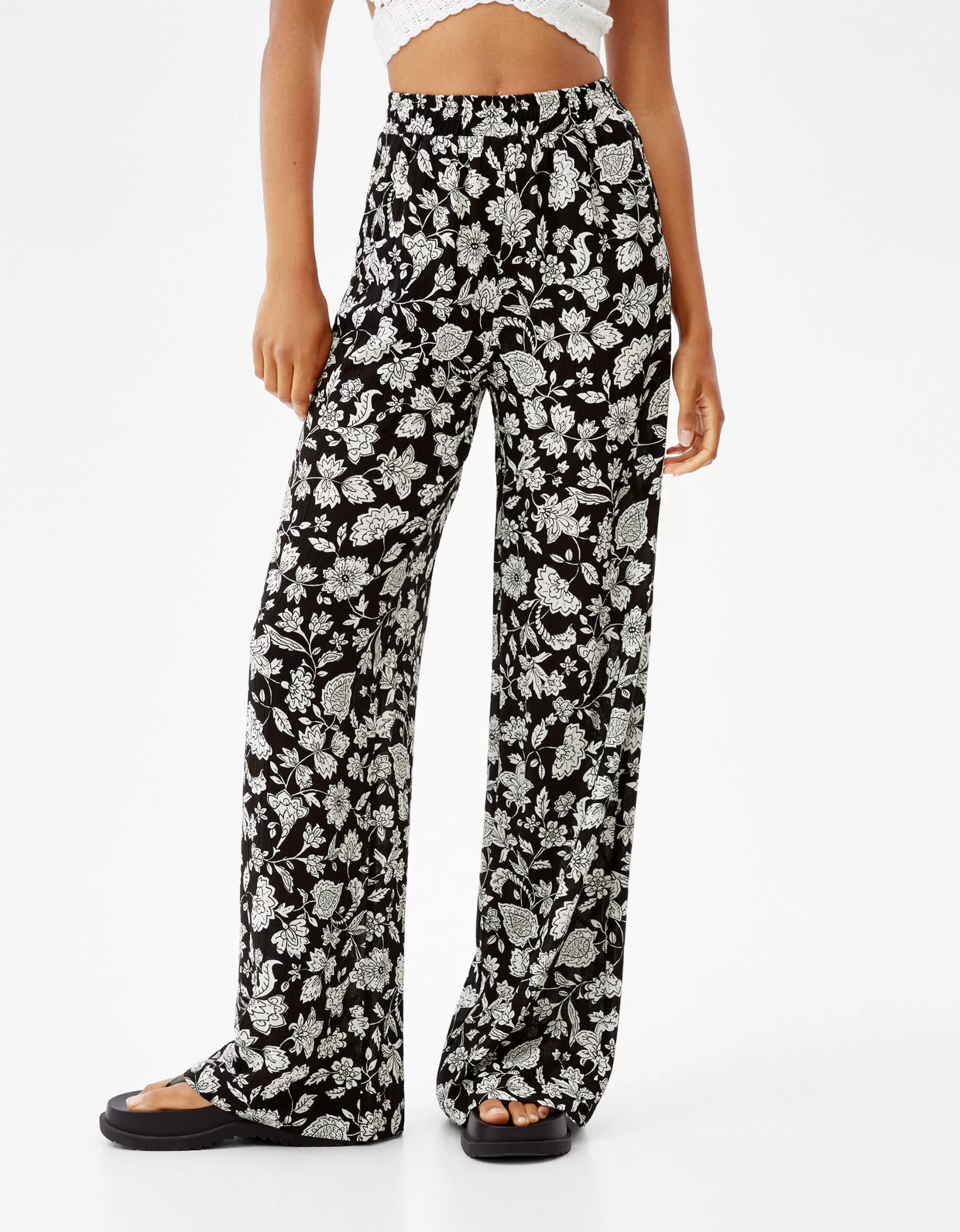 MUJER BERSHKA Pantalón wide leg bámbula print flores