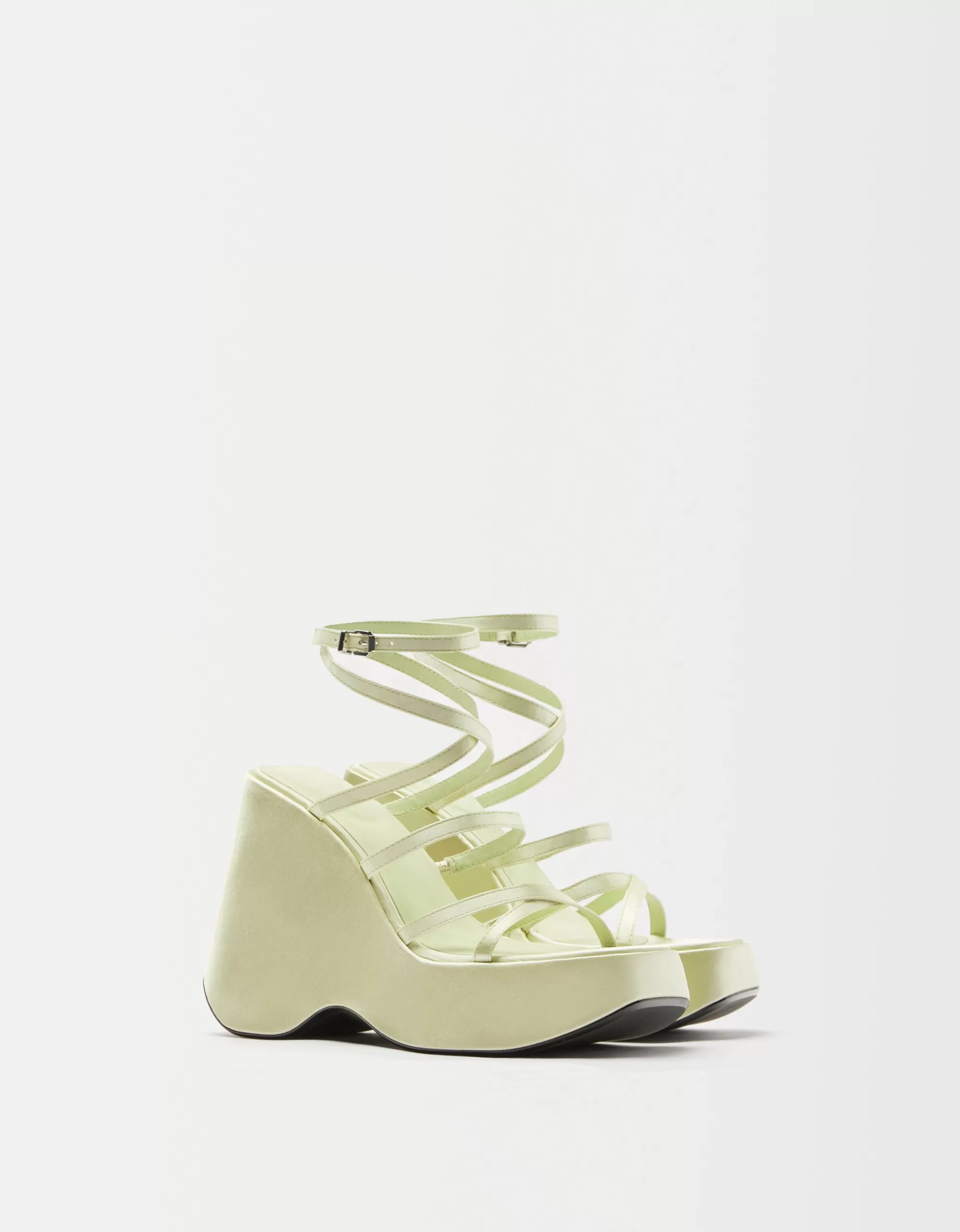 MUJER BERSHKA Sandalia cuña multitiras