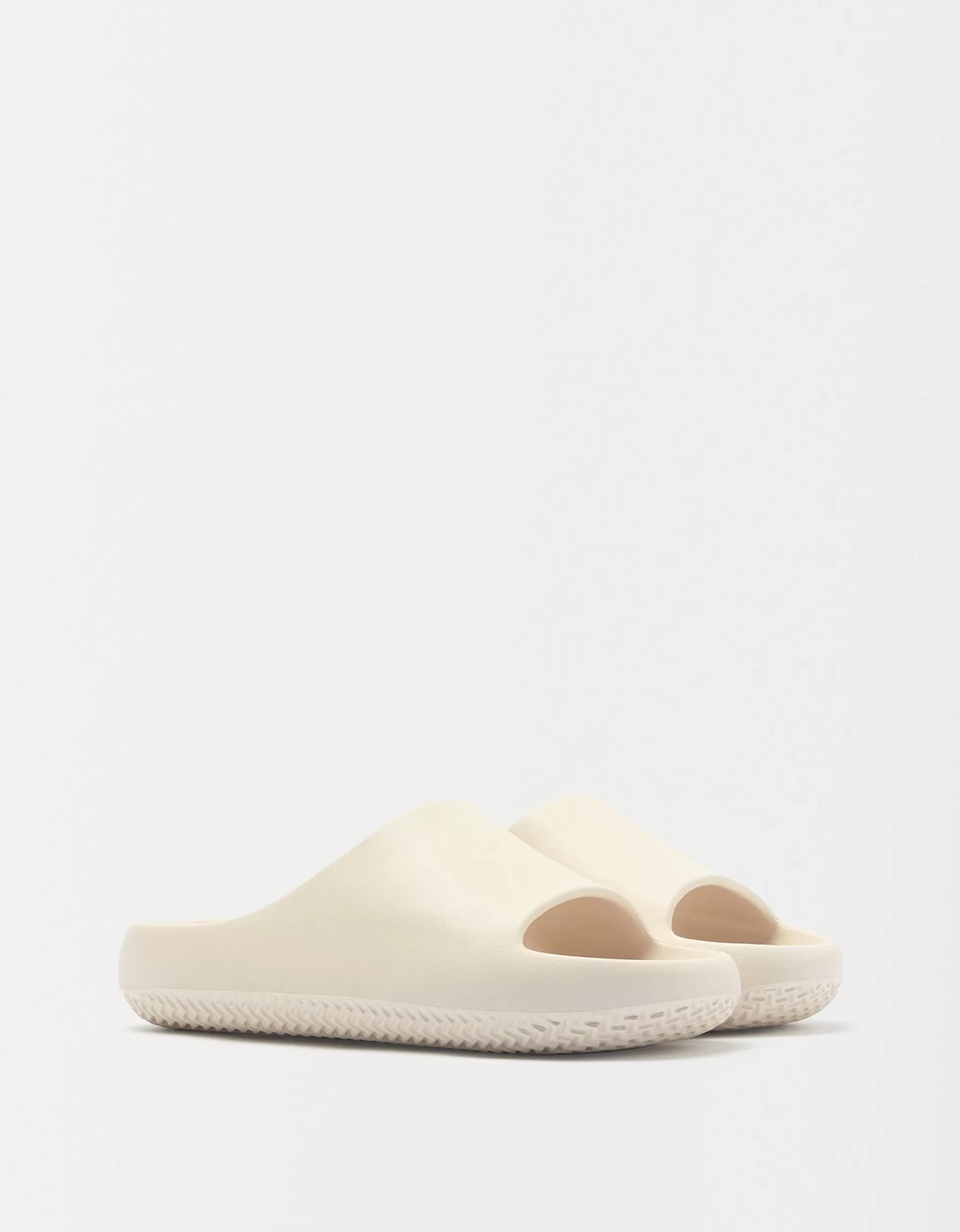 MUJER BERSHKA Sandalia plana textura