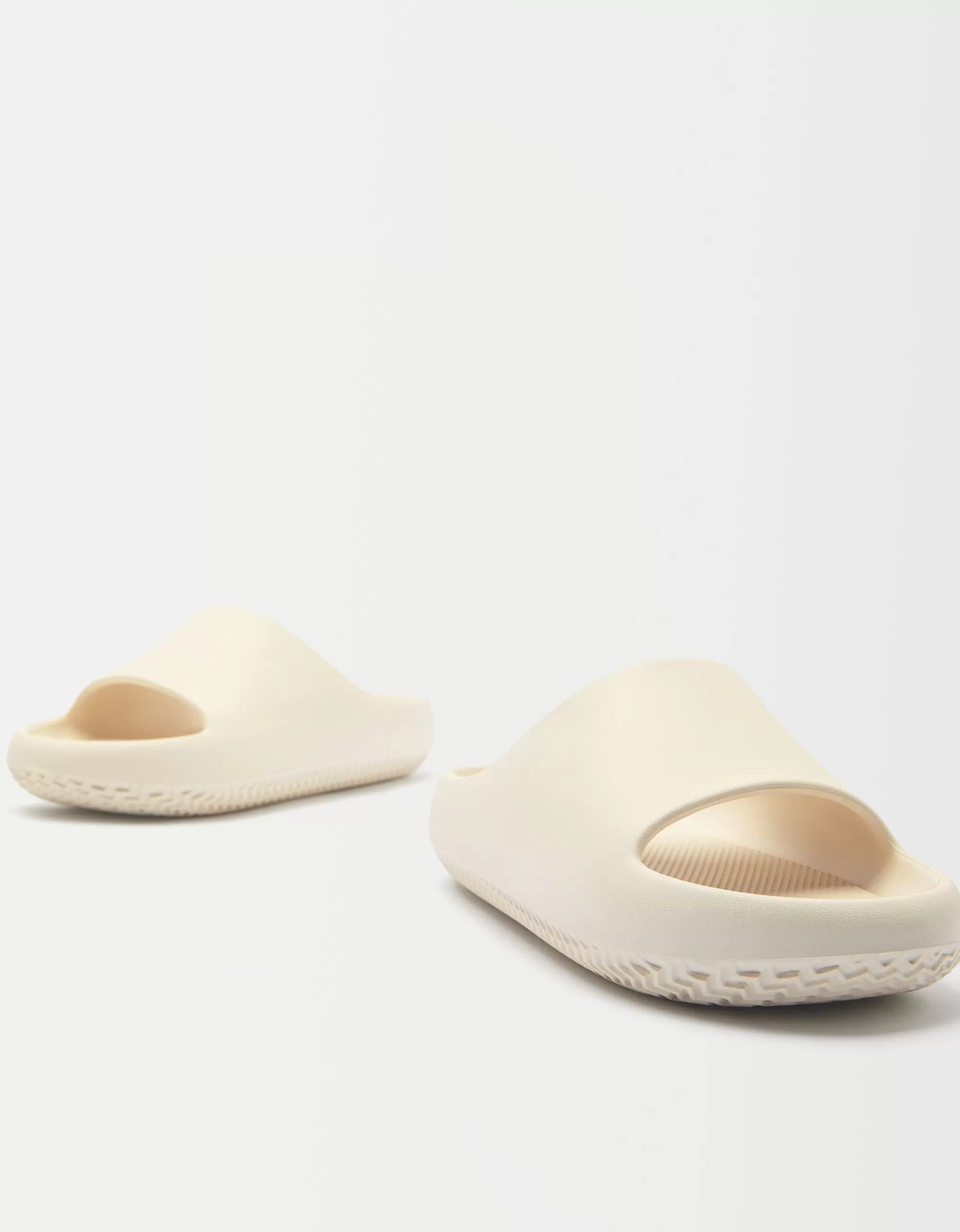 MUJER BERSHKA Sandalia plana textura