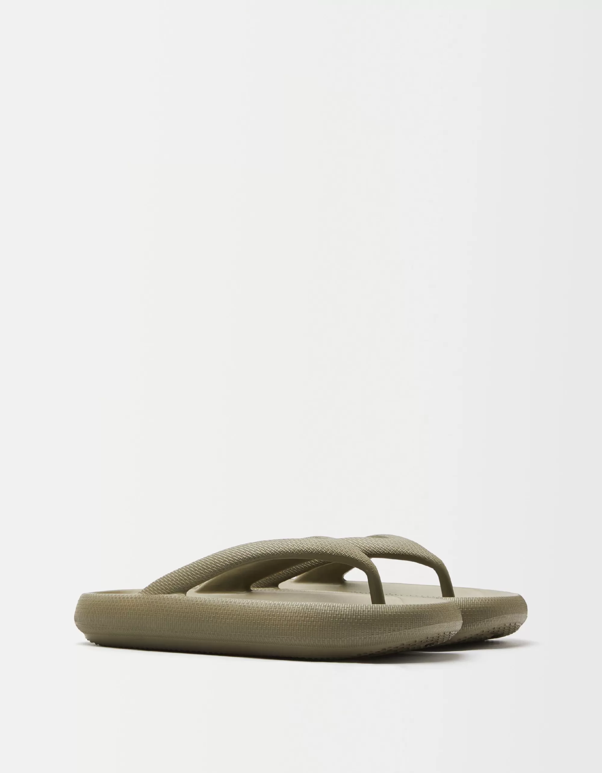 HOMBRE BERSHKA Sandalia plana textura hombre