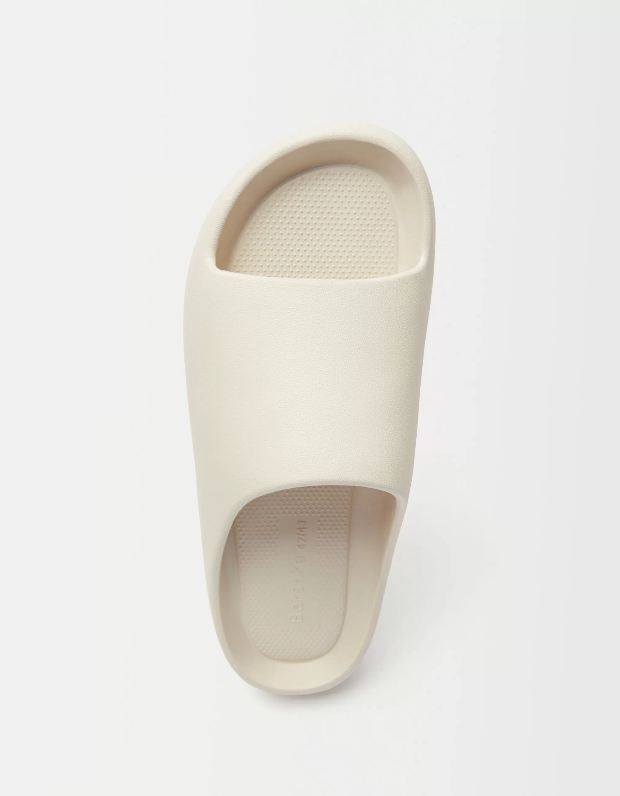 HOMBRE BERSHKA Sandalia plana textura hombre