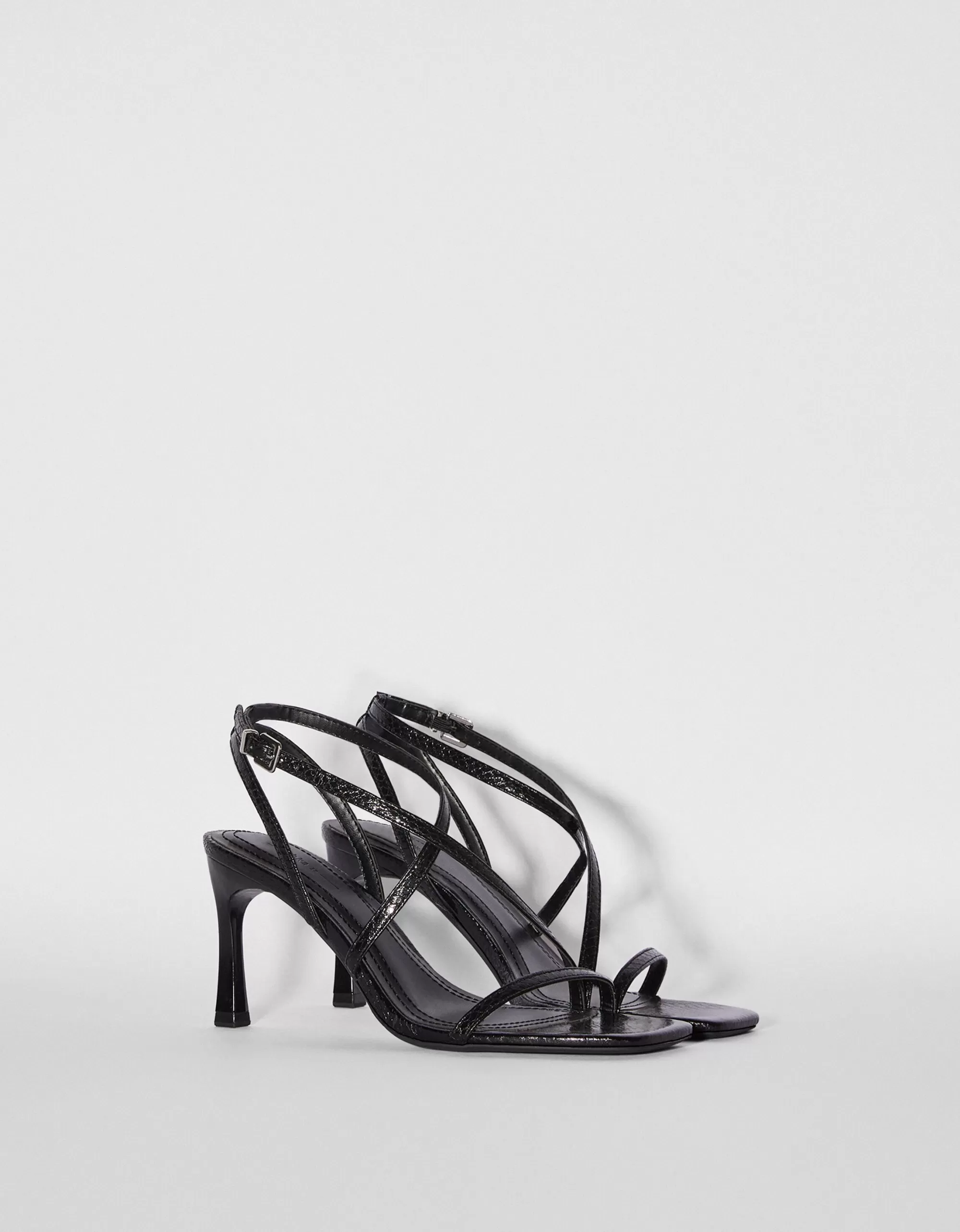 MUJER BERSHKA Sandalia tacón fino tiras