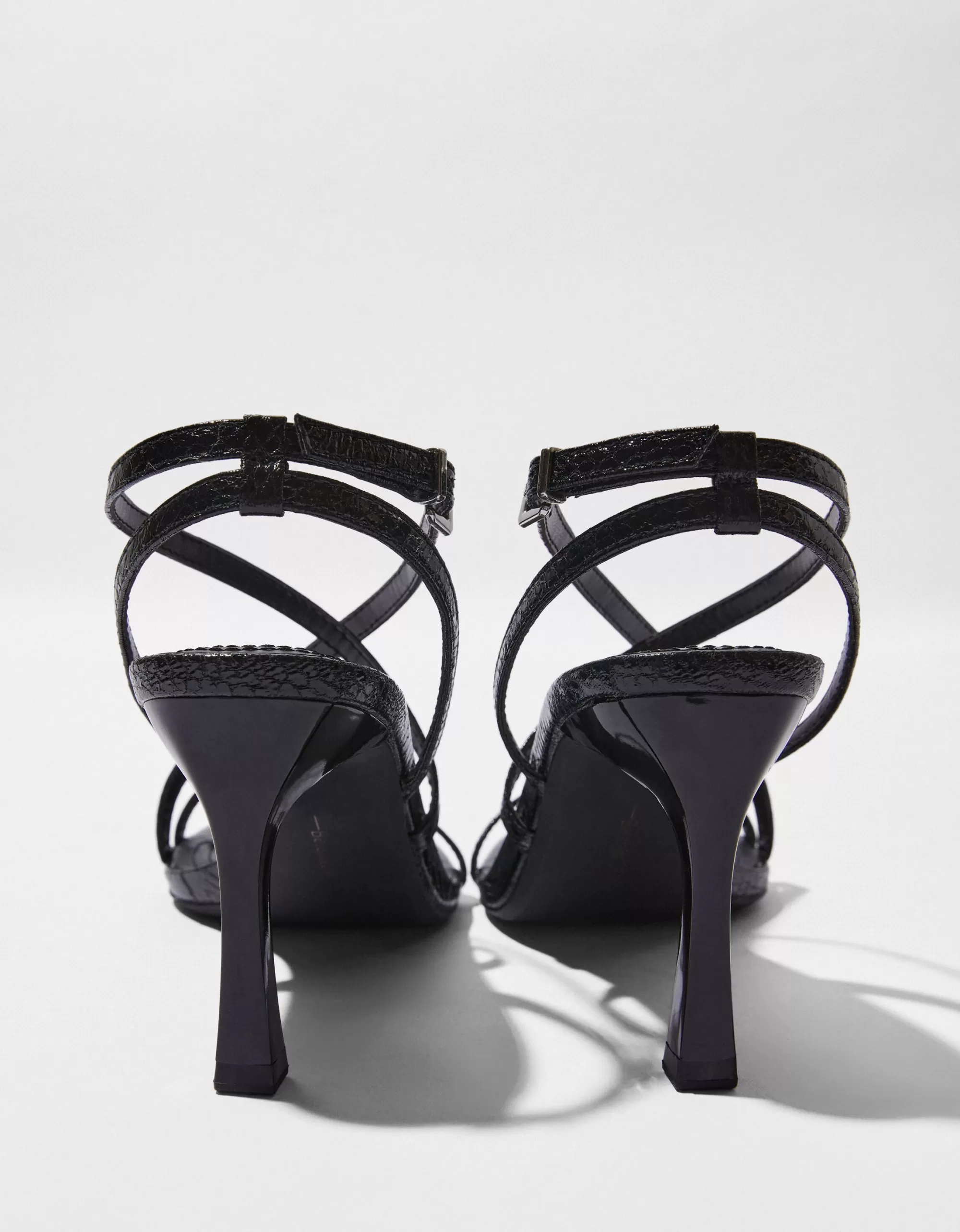 MUJER BERSHKA Sandalia tacón fino tiras