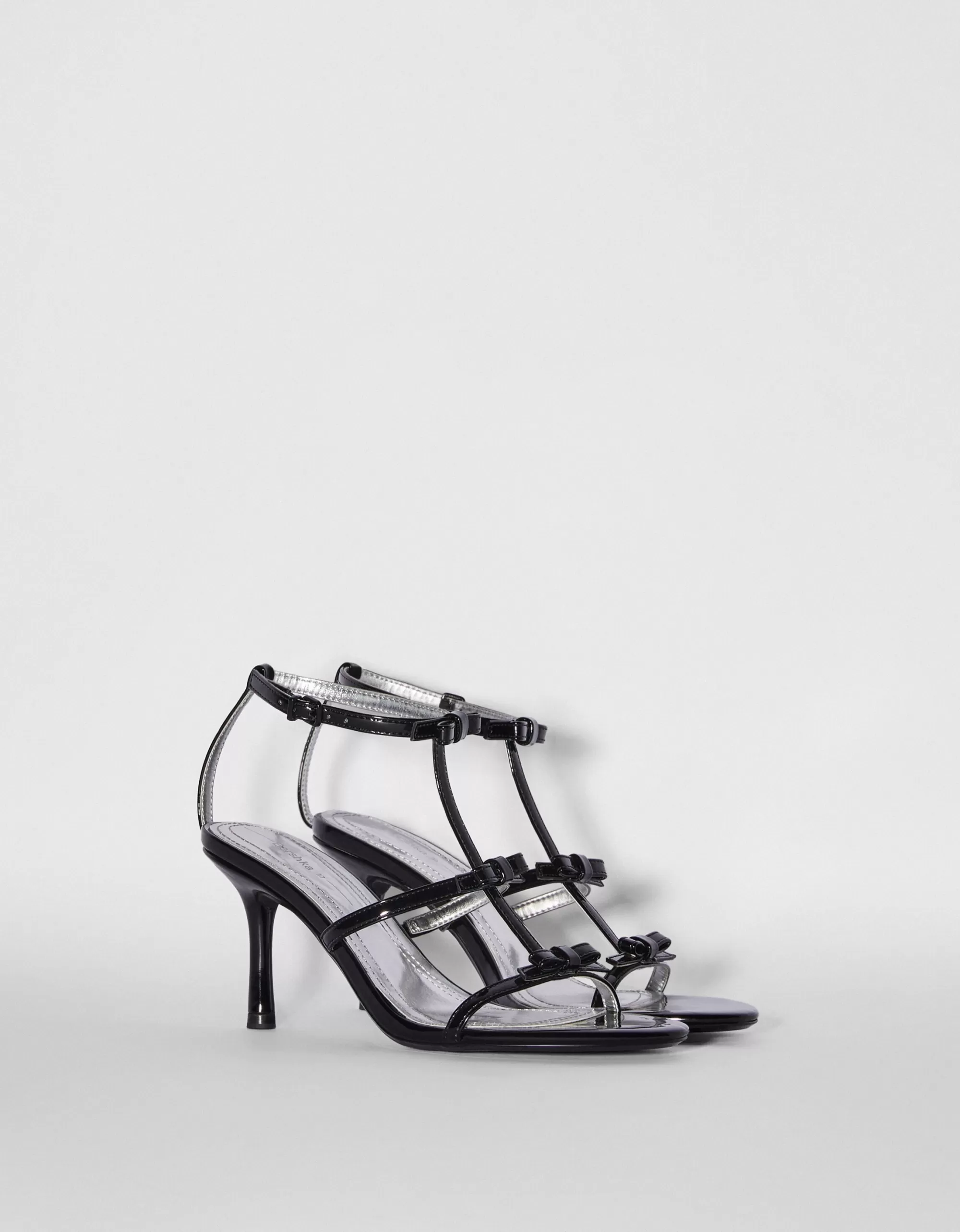 MUJER BERSHKA Sandalia tacón lazos