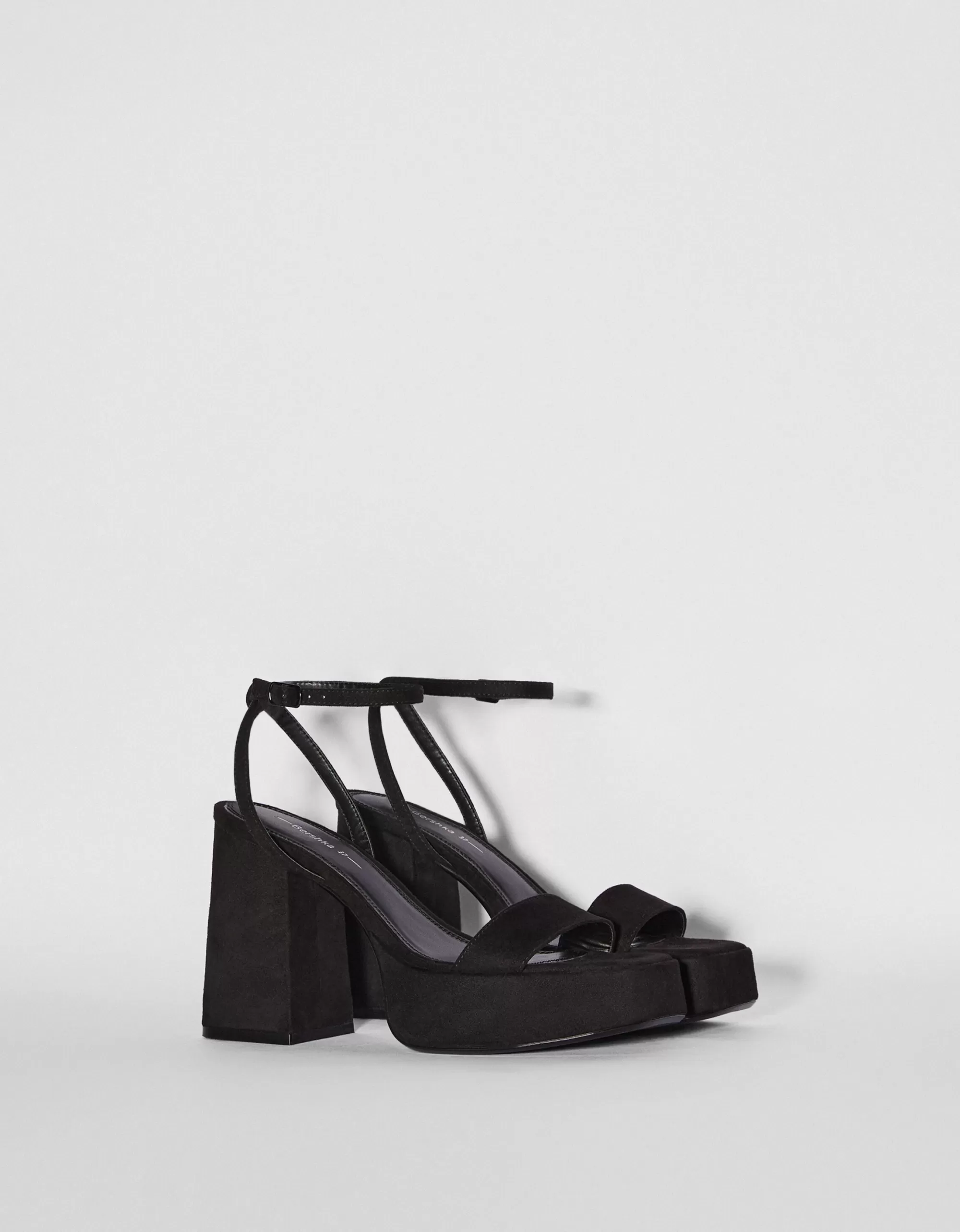 MUJER BERSHKA Sandalia tacón plataforma