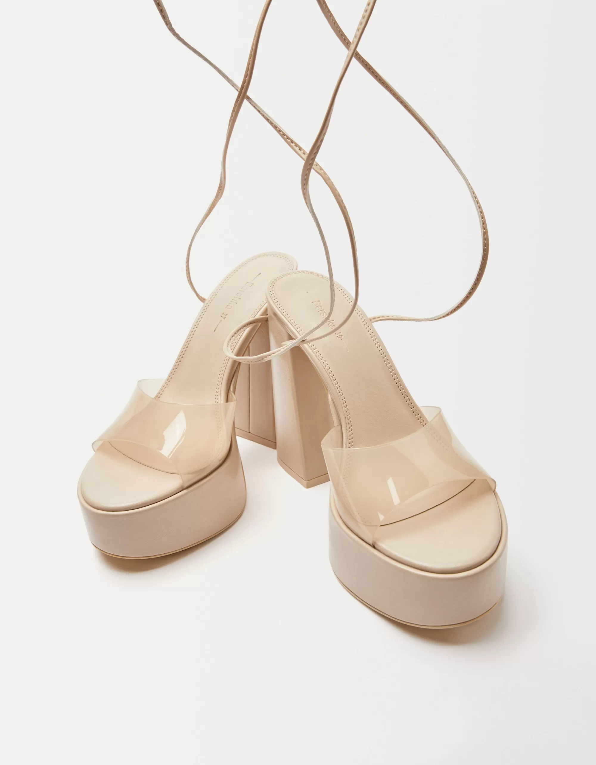 MUJER BERSHKA Sandalia tacón plataforma vinilo