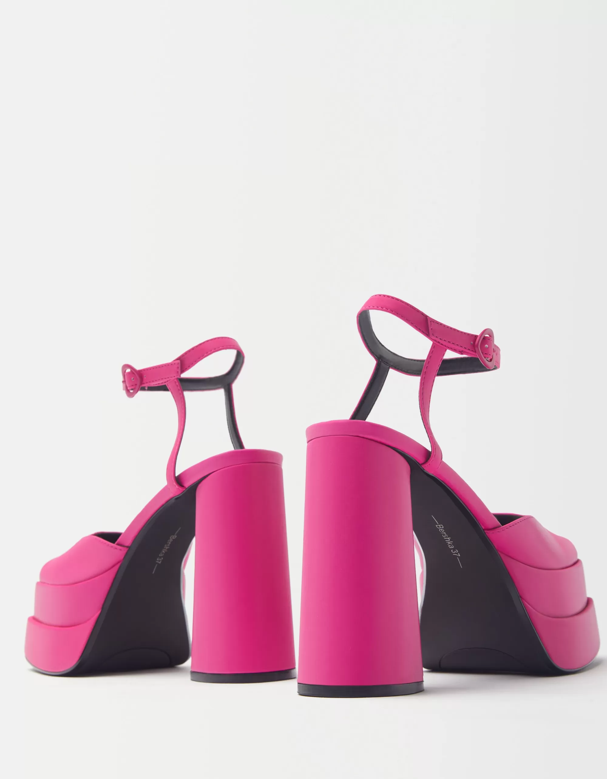 MUJER BERSHKA Sandalia tacón plataforma XL