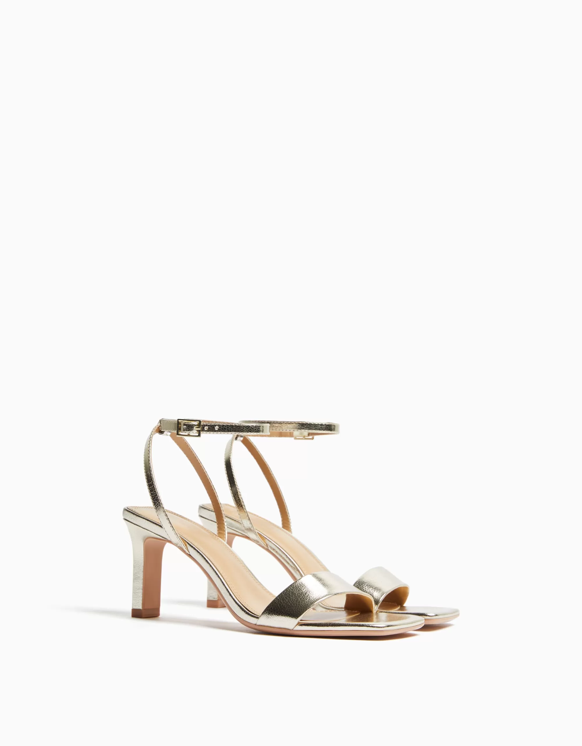 MUJER BERSHKA Sandalia tacón tiras pulsera