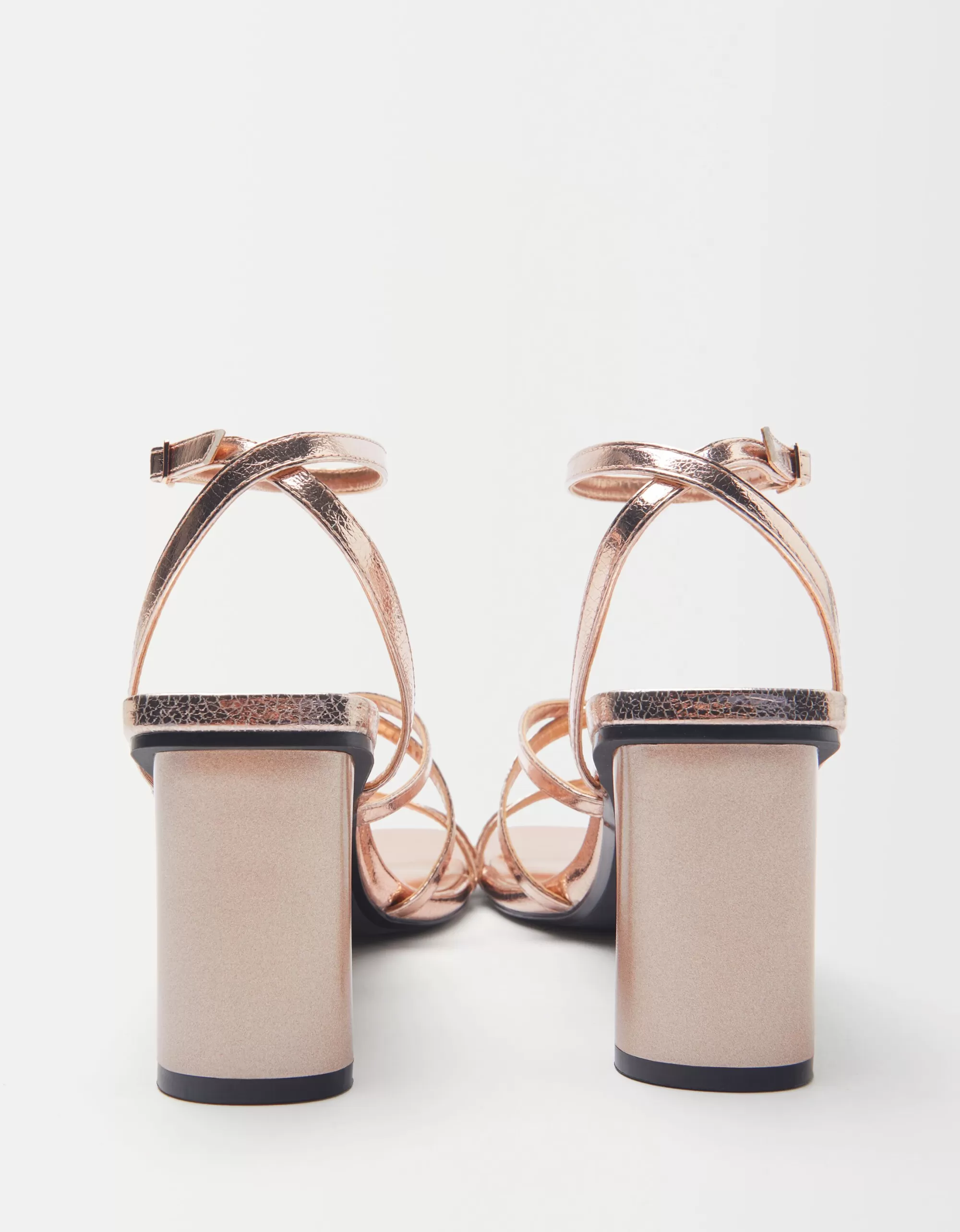 MUJER BERSHKA Sandalia tacón tiras pulsera