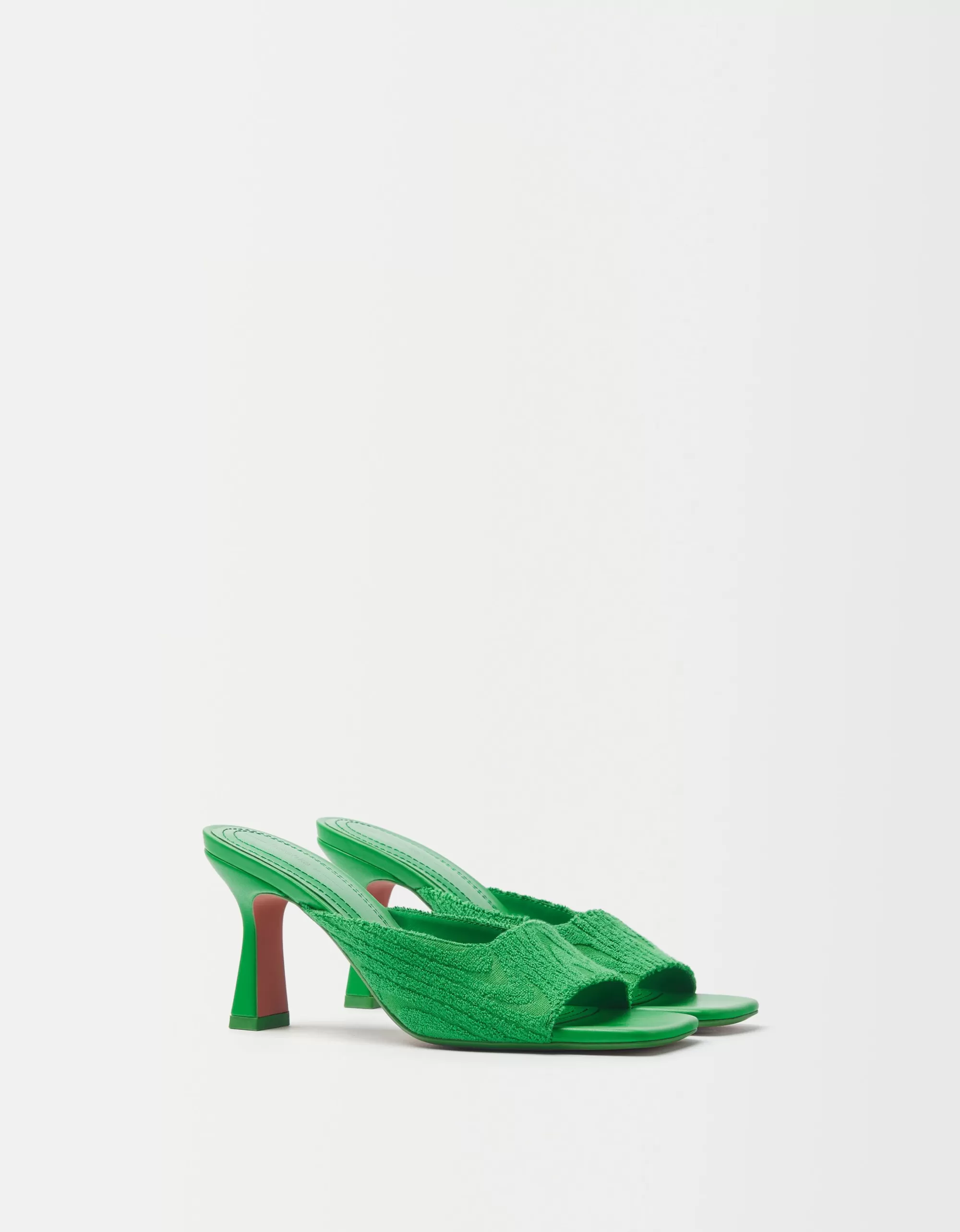 MUJER BERSHKA Sandalia tacón toalla