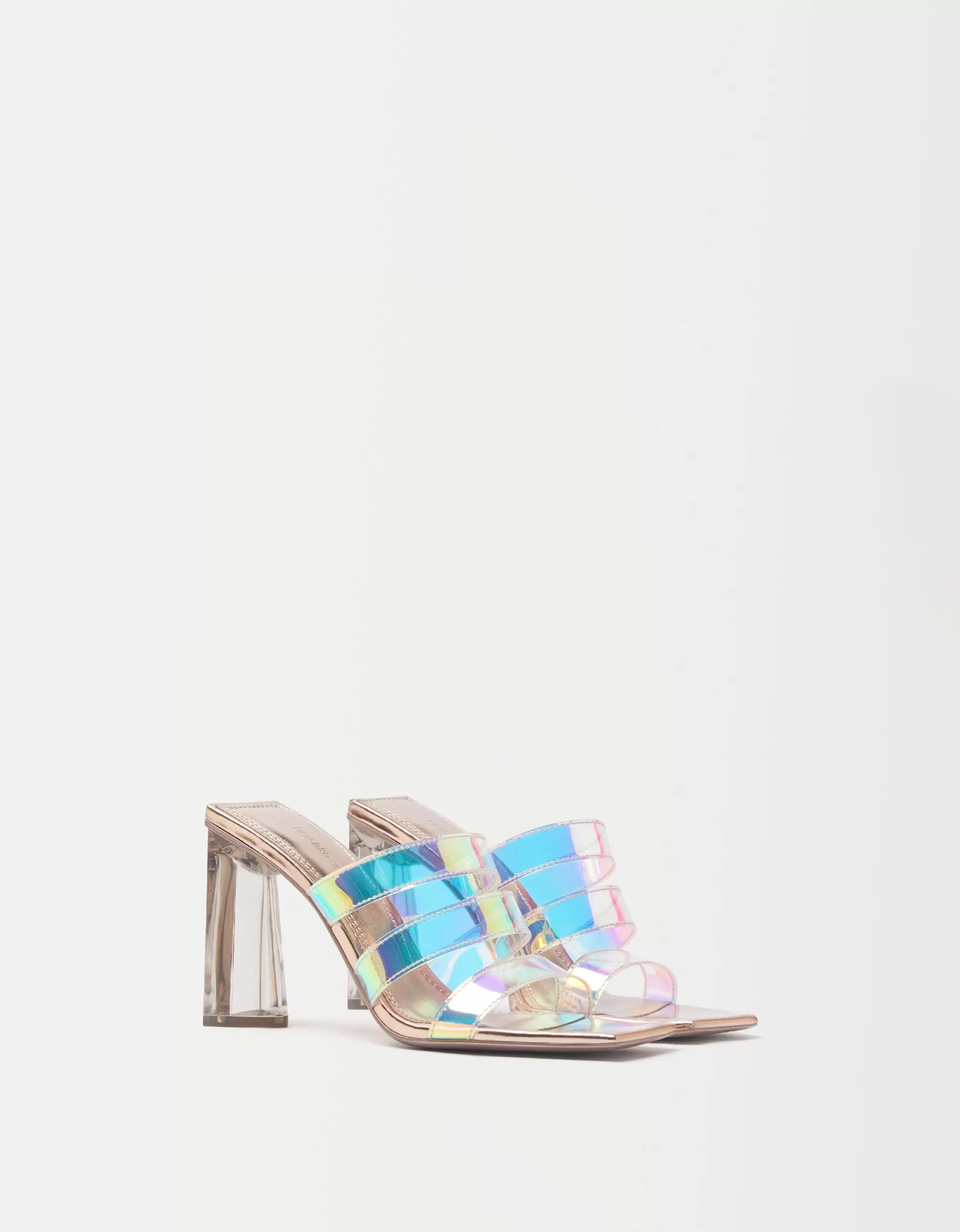 MUJER BERSHKA Sandalia vinilo irisado tacón metacrilato