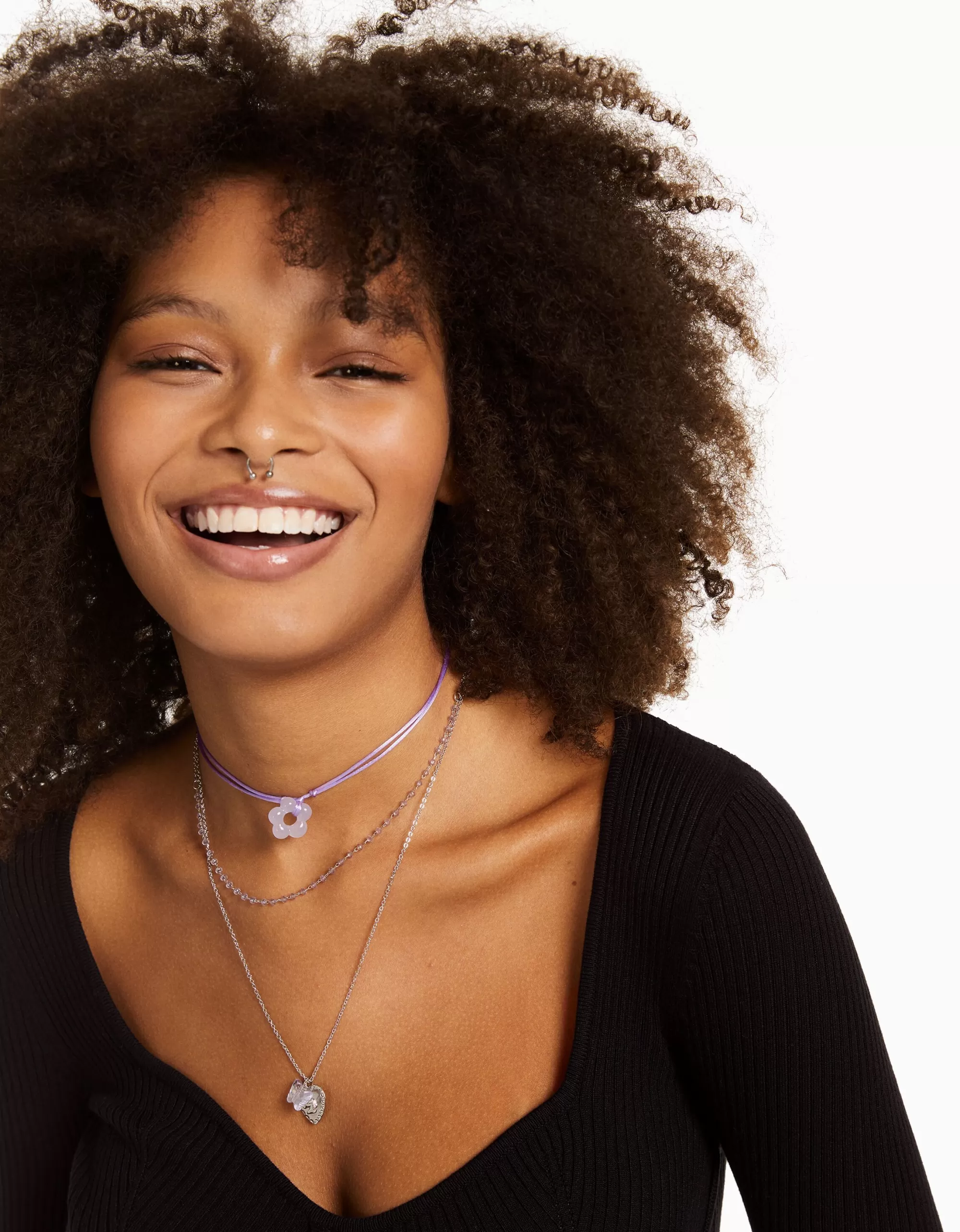 MUJER BERSHKA Set 4 collares cordón flor charm mariposa