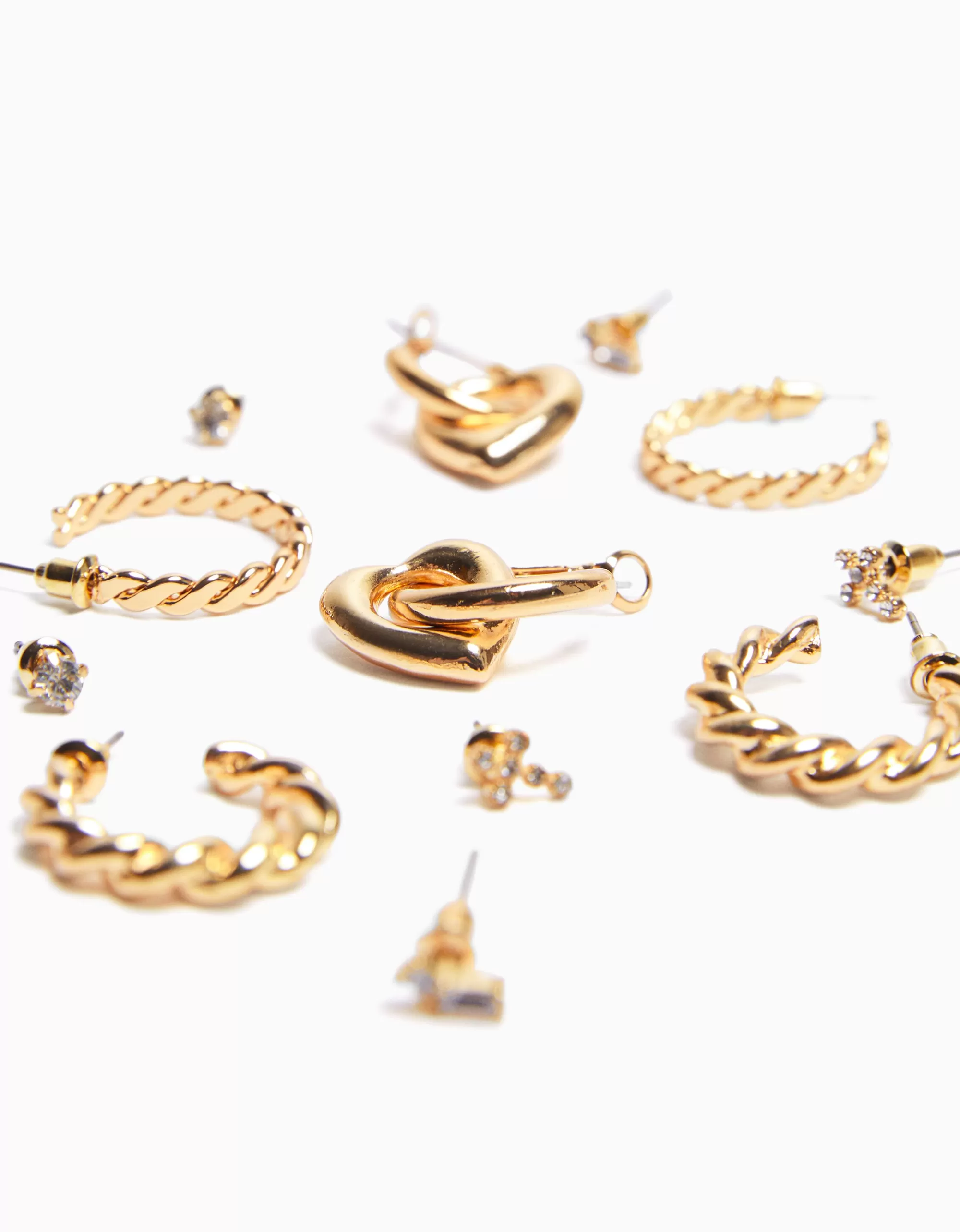 MUJER BERSHKA Set 6 pendientes aros trenzados charm corazón