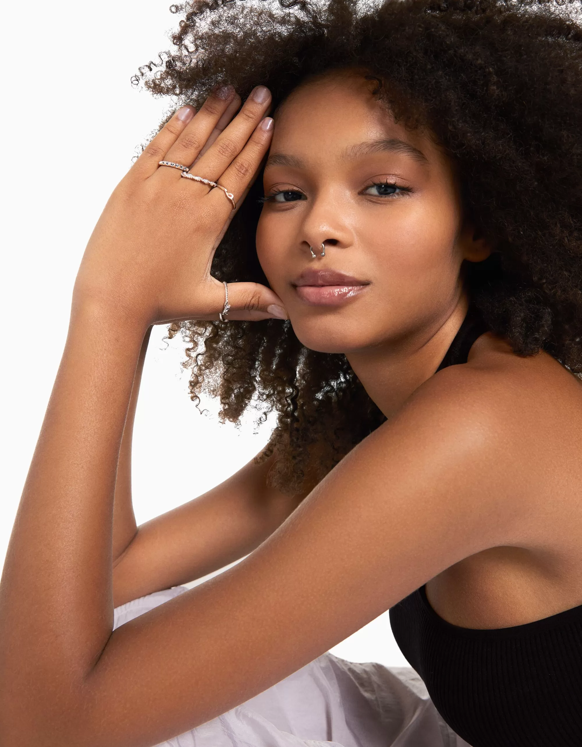 MUJER BERSHKA Set 9 anillos pedrería
