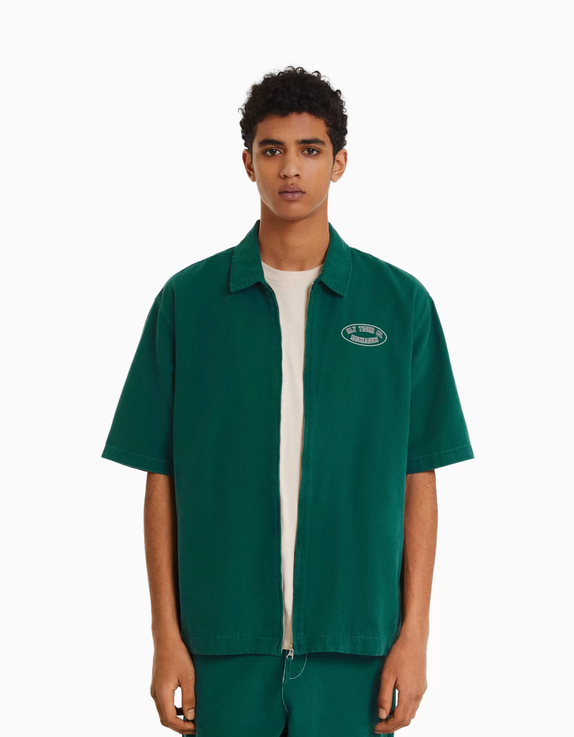 HOMBRE BERSHKA Sobrecamisa manga corta canvas cremallera