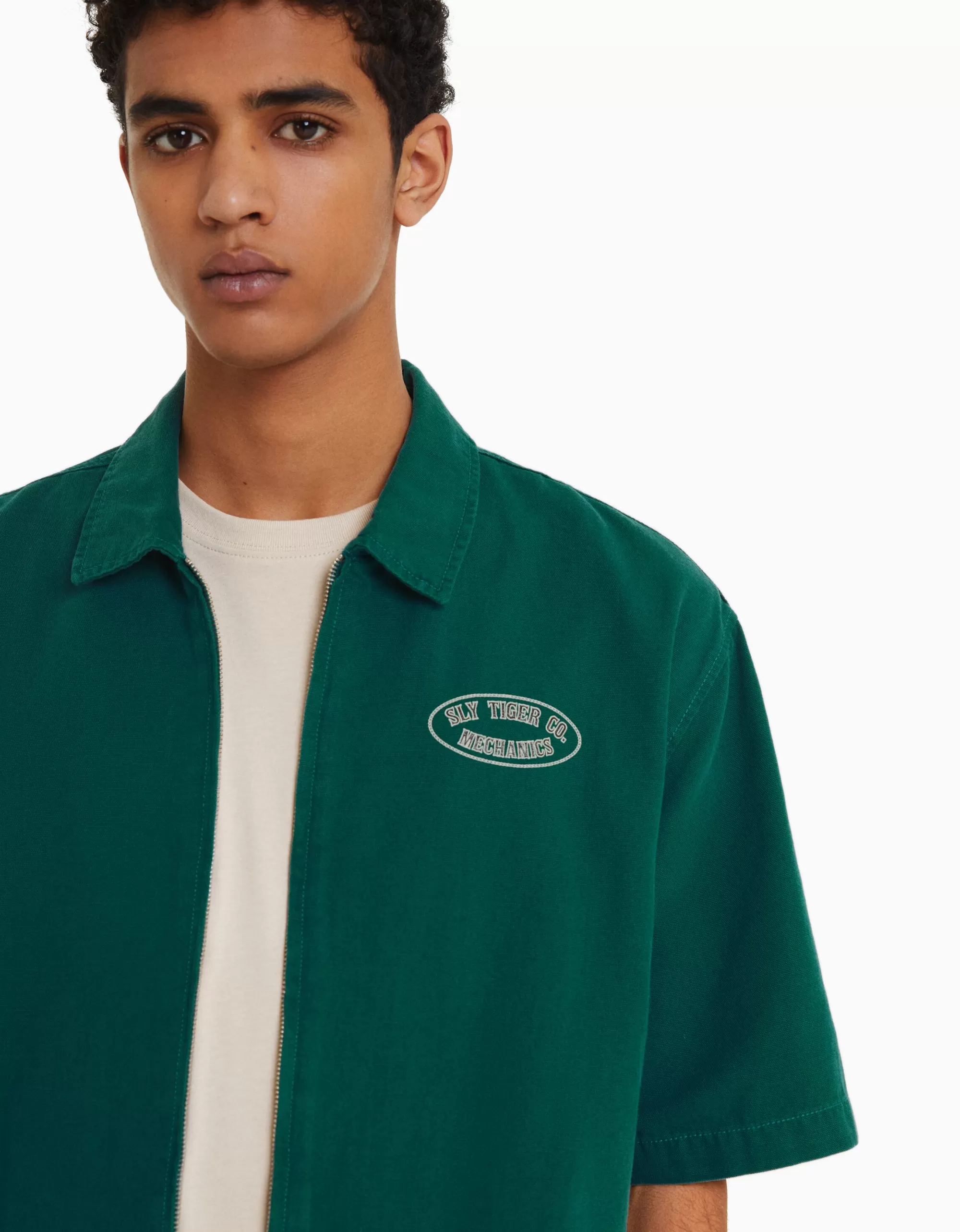 HOMBRE BERSHKA Sobrecamisa manga corta canvas cremallera