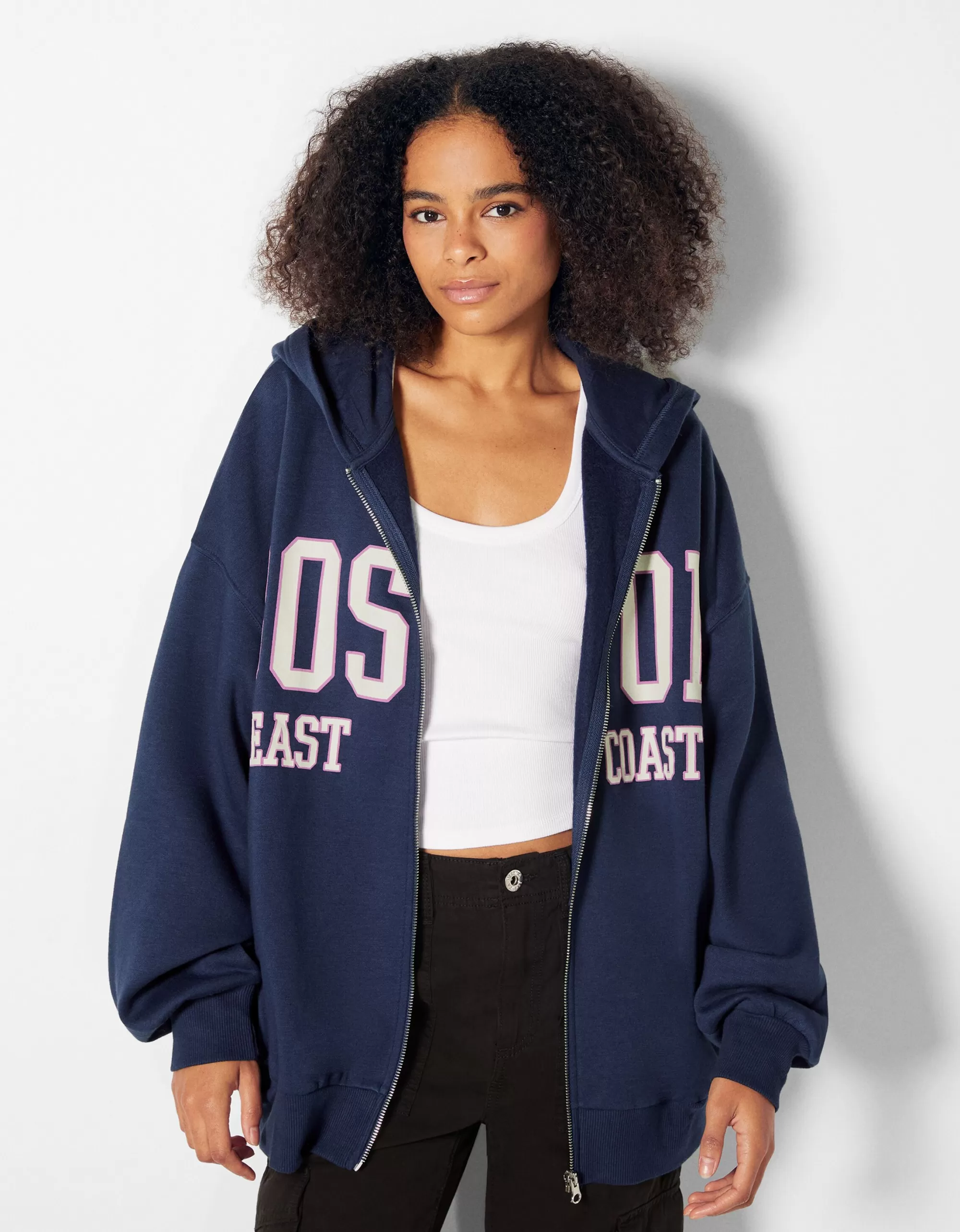 MUJER BERSHKA Sudadera capucha cremallera print varsity