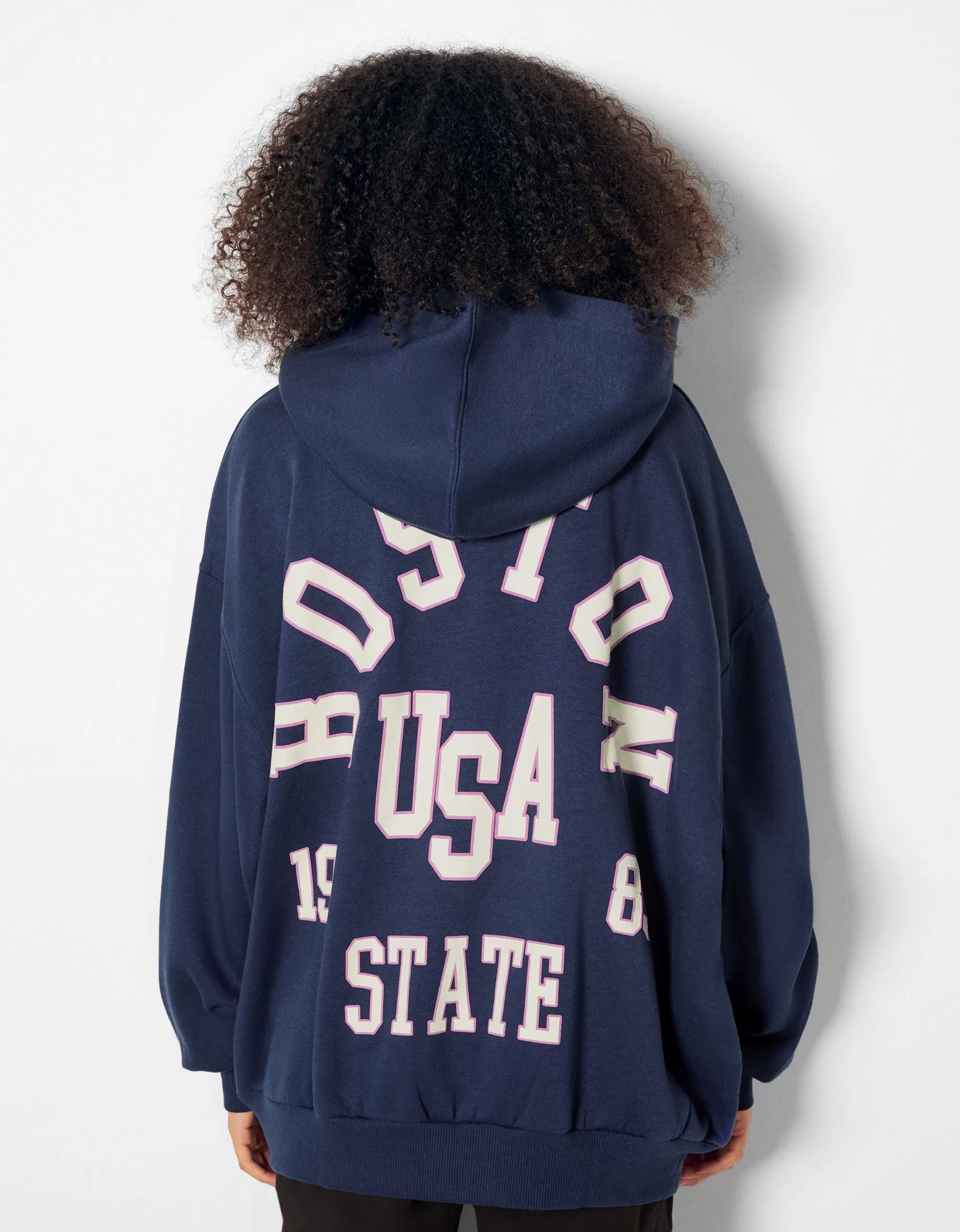 MUJER BERSHKA Sudadera capucha cremallera print varsity
