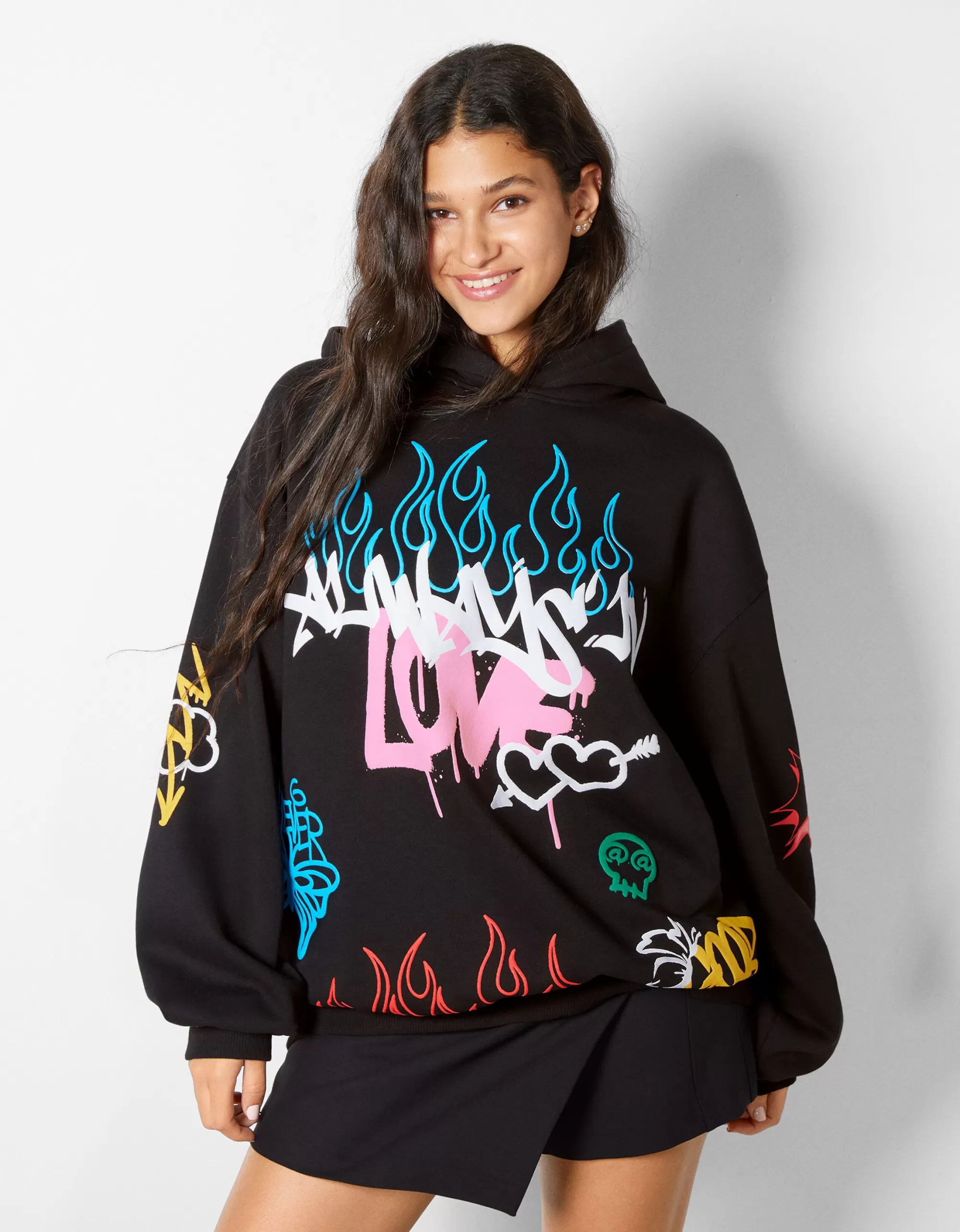 MUJER BERSHKA Sudadera capucha print grafiti