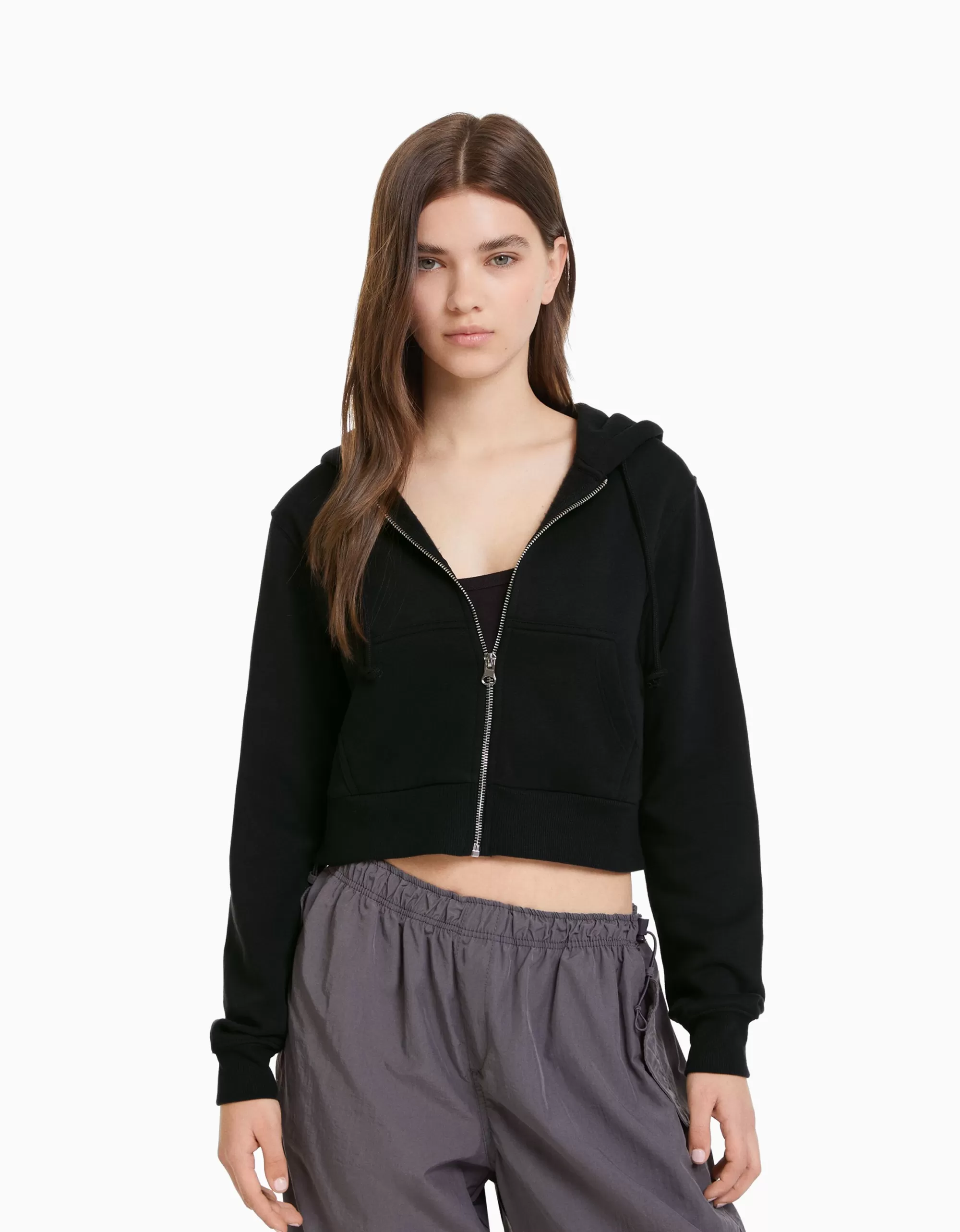MUJER BERSHKA Sudadera cremallera capucha cropped